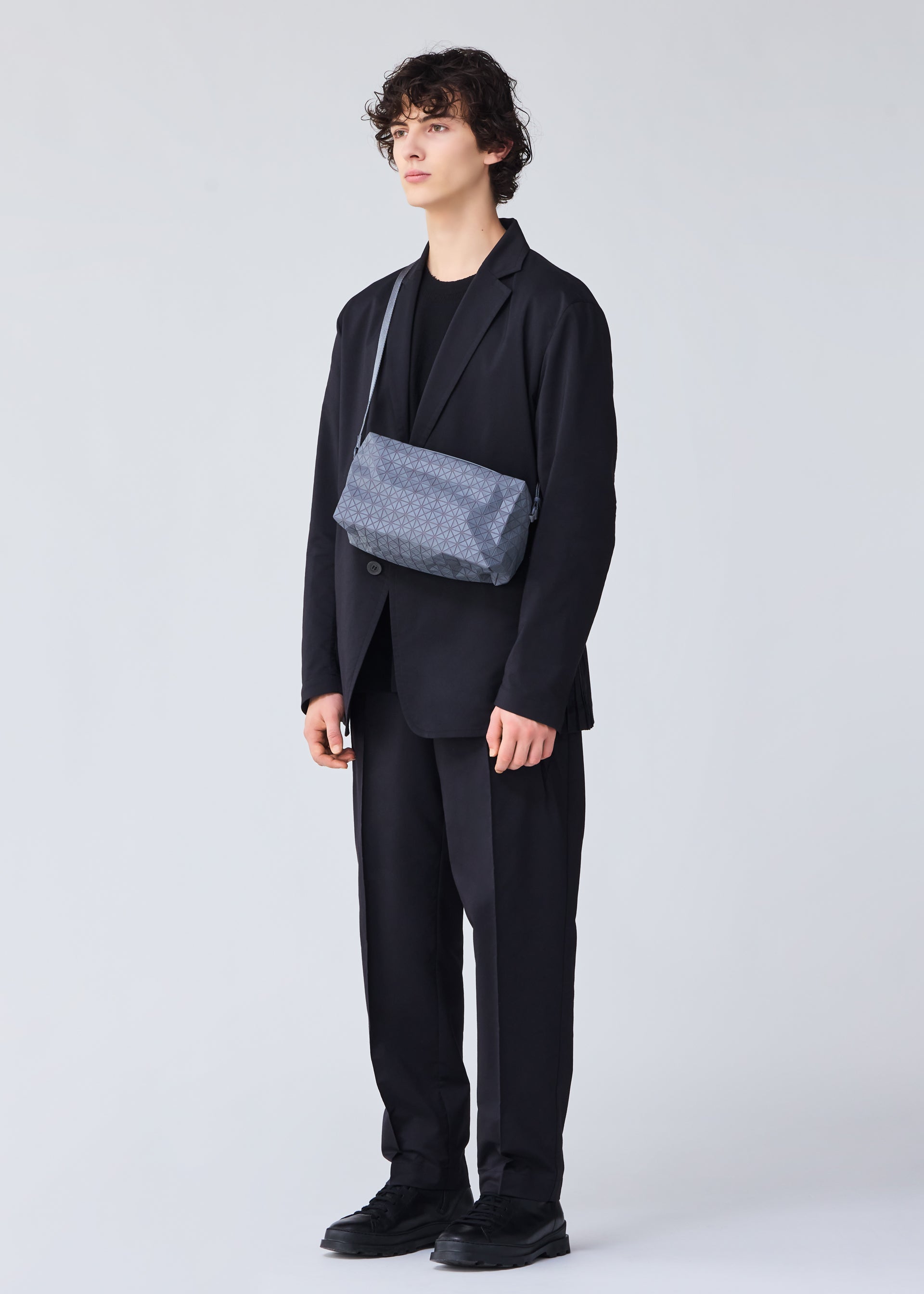 【美品・80s】ISSEY MIYAKE　ショルダーバッグ　レザー　ブラック　黒 2025年最新】ISSEY MIYAKE メンズ ショルダーバッグの人気