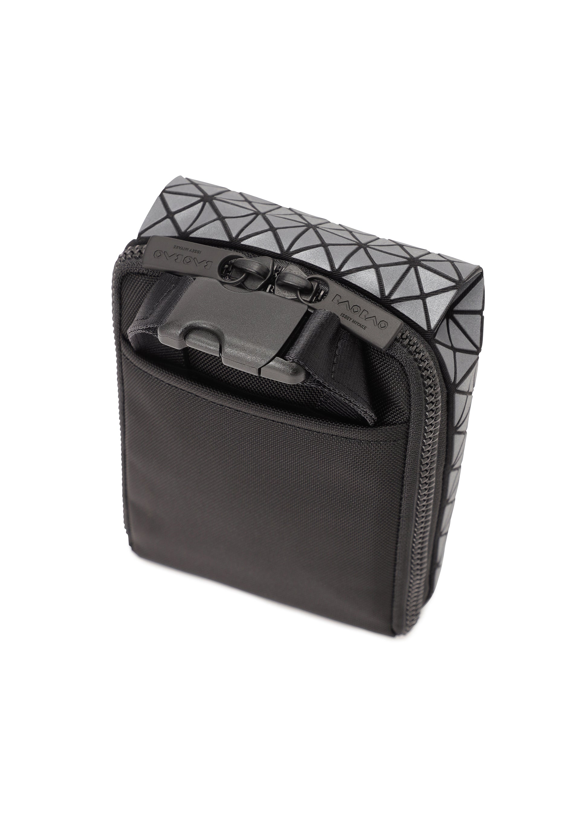 BEETLE REFLECTOR – isseymiyake.com