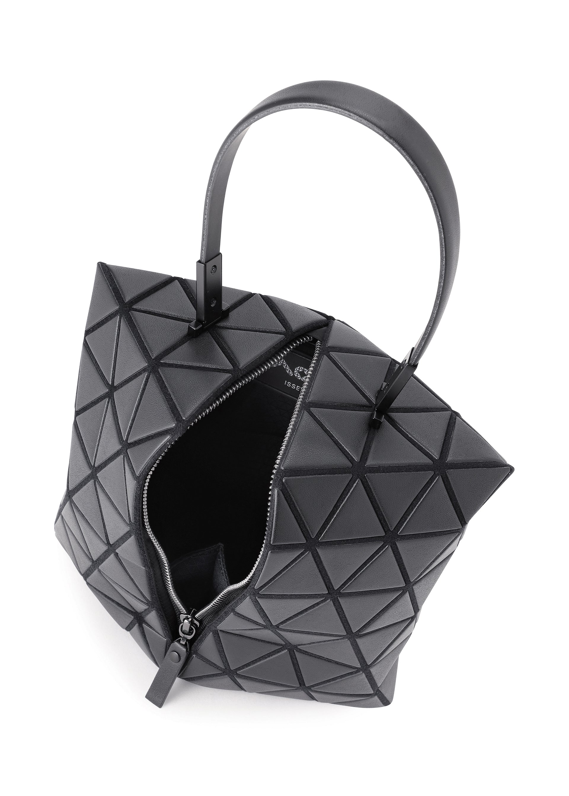 TORSO – isseymiyake.com TORSO – isseymiyake.com