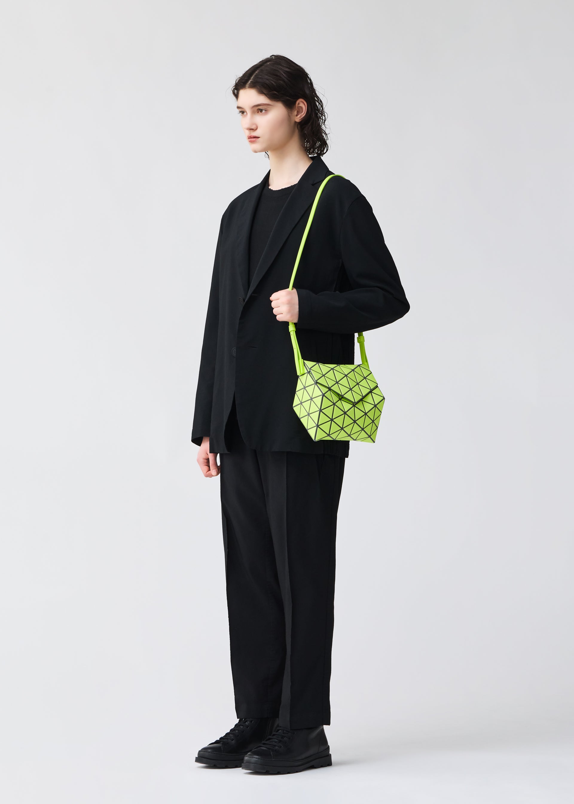 バッグ＆財布／ショルダーバッグ – Page 2 – isseymiyake.com