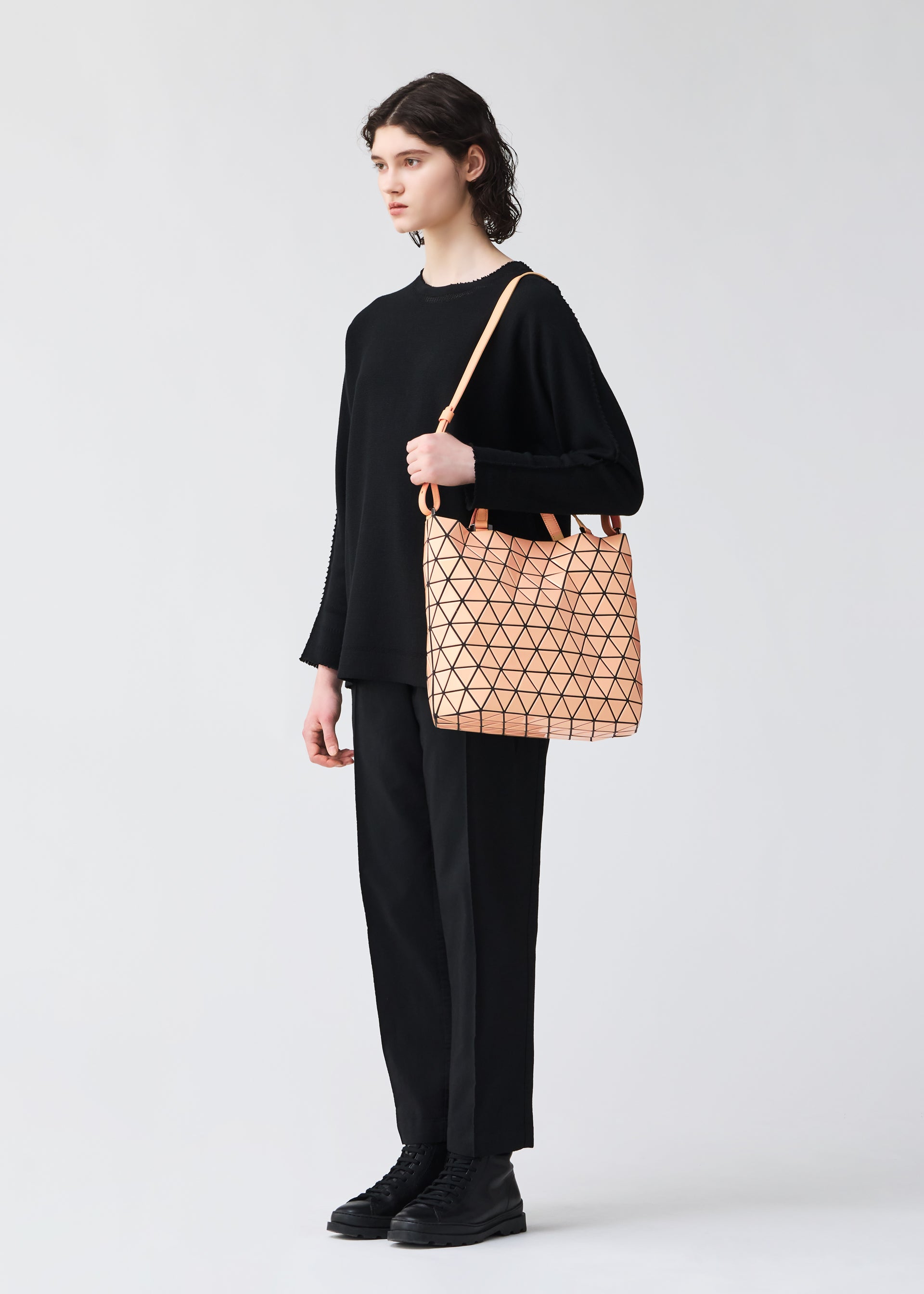 バッグ＆財布／ハンドバッグ – isseymiyake.com