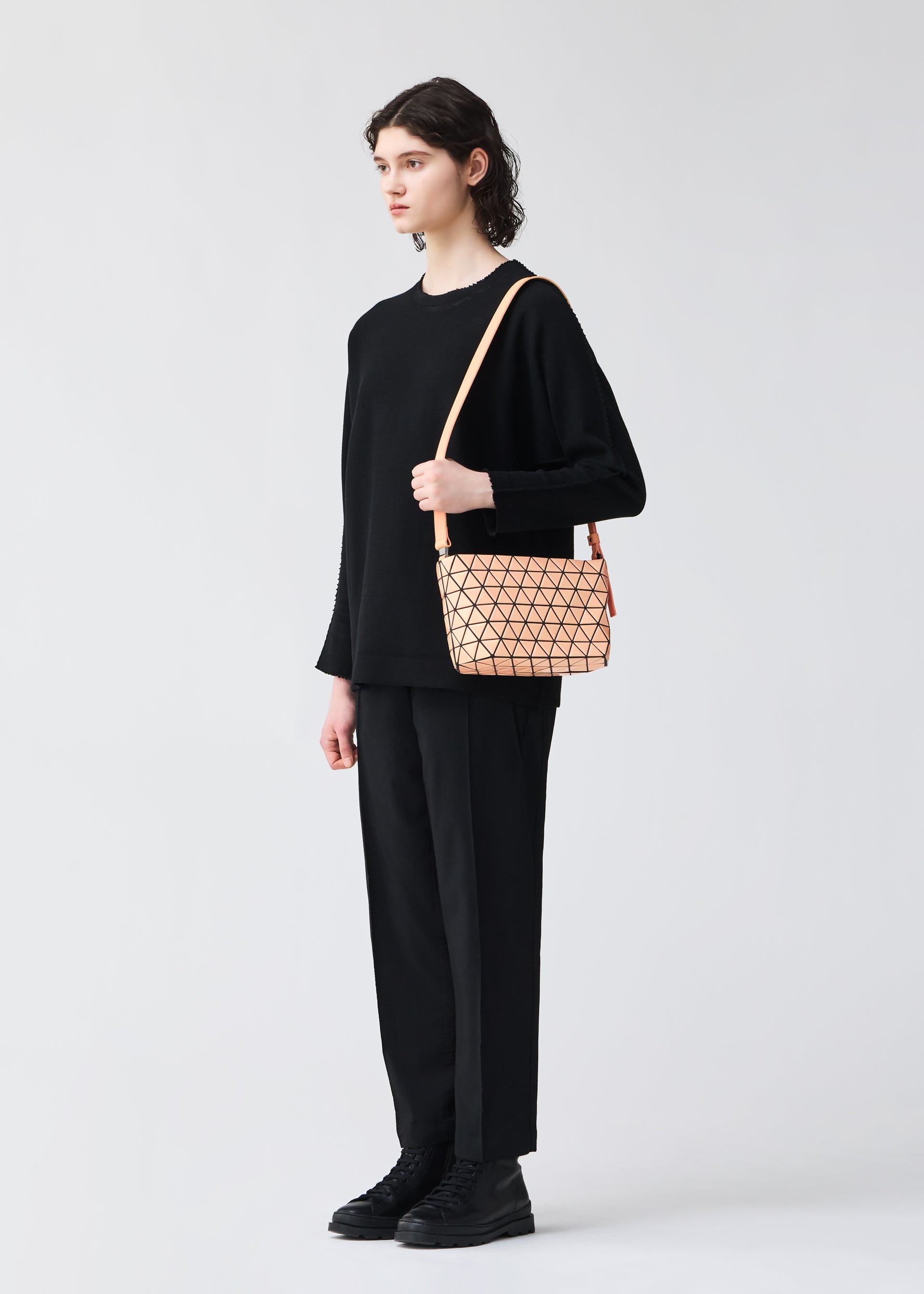 バッグ＆財布／ショルダーバッグ – isseymiyake.com