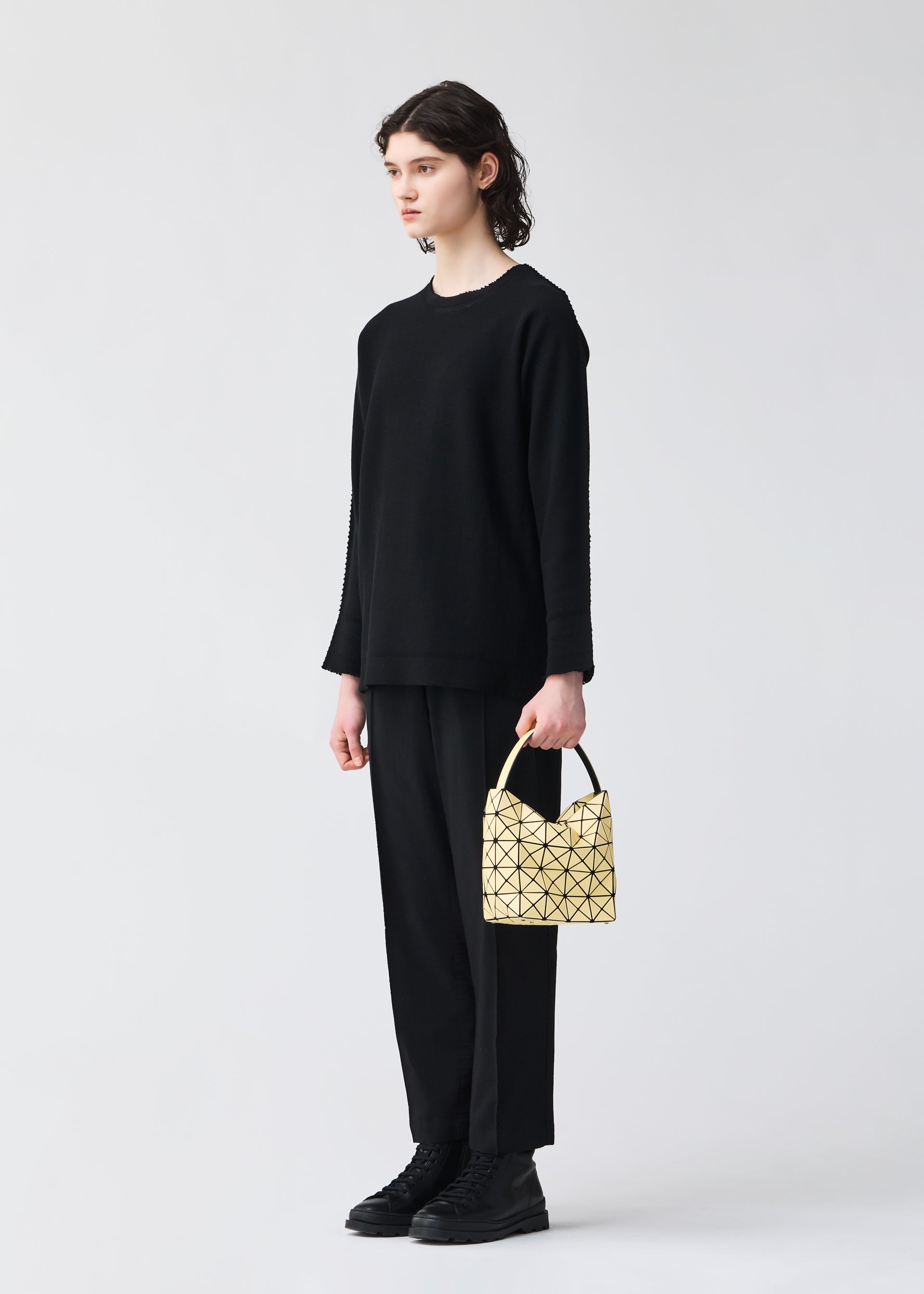 新品ISSEY MIYAKE イッセイミヤケ　LEATHER LIKE BAG バッグ＆財布／ハンドバッグ – isseymiyake.com