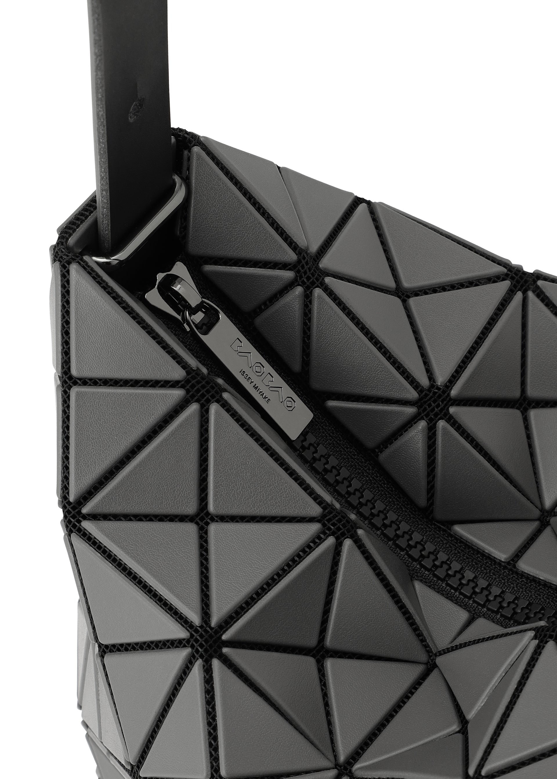 VALLEY – isseymiyake.com