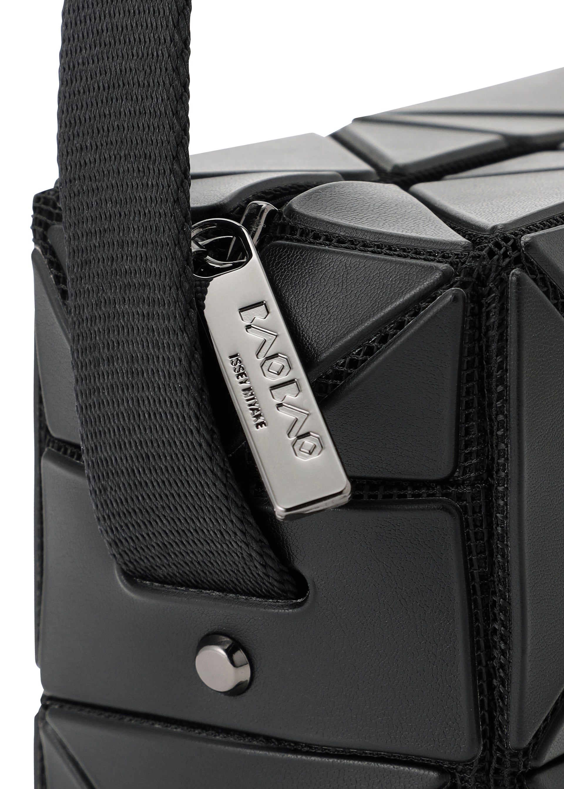 【姫路東店】 中古 ISSEY MIYAKE | イッセイミヤケ ショルダーバッグ CUBOID BB43AG661 ブラック 【121】 楽天市場】【中古】ISSEY MIYAKE | イッセイミヤケ CUBOID ショルダー