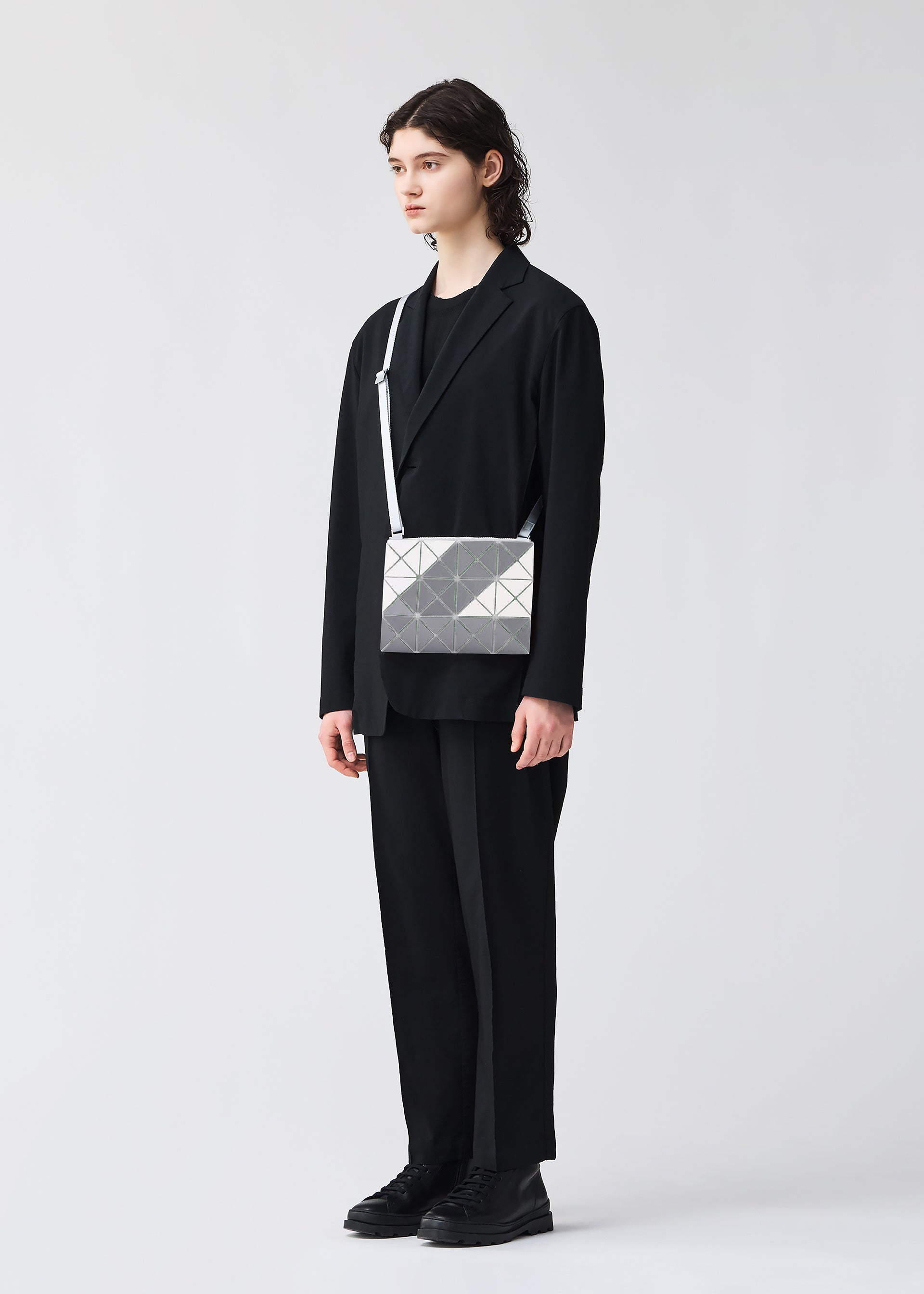 バッグ＆財布／ショルダーバッグ – isseymiyake.com