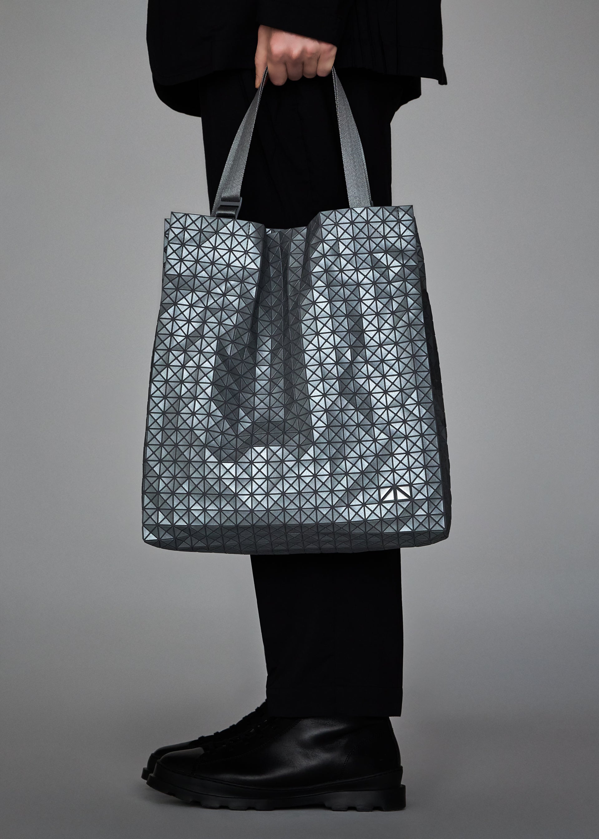 CART S REFLECTOR – isseymiyake.com