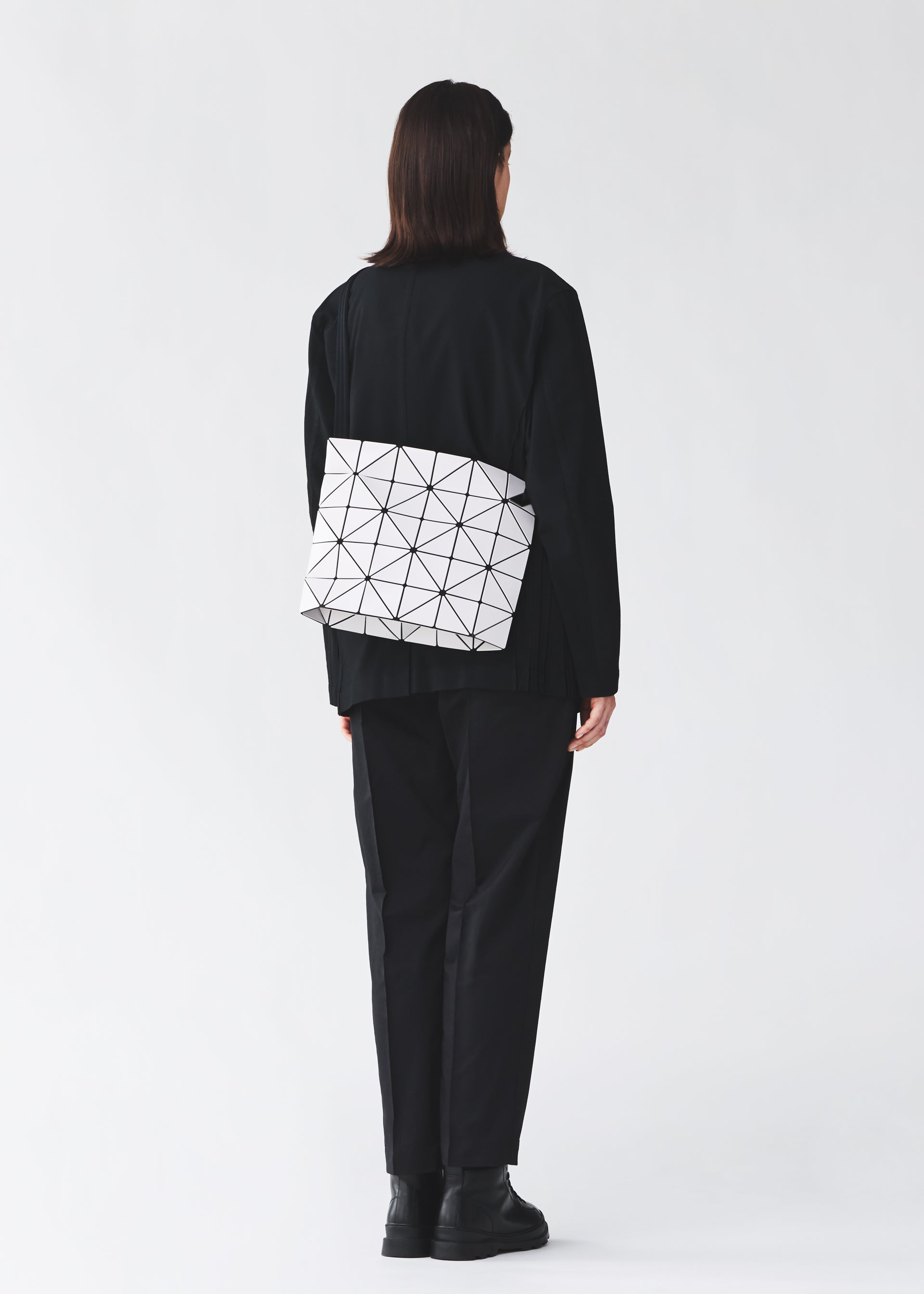 バッグ＆財布／ショルダーバッグ – isseymiyake.com