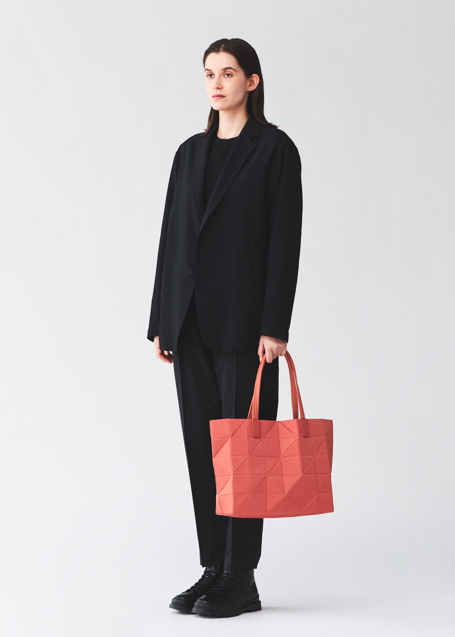 バッグ＆財布／ハンドバッグ – isseymiyake.com