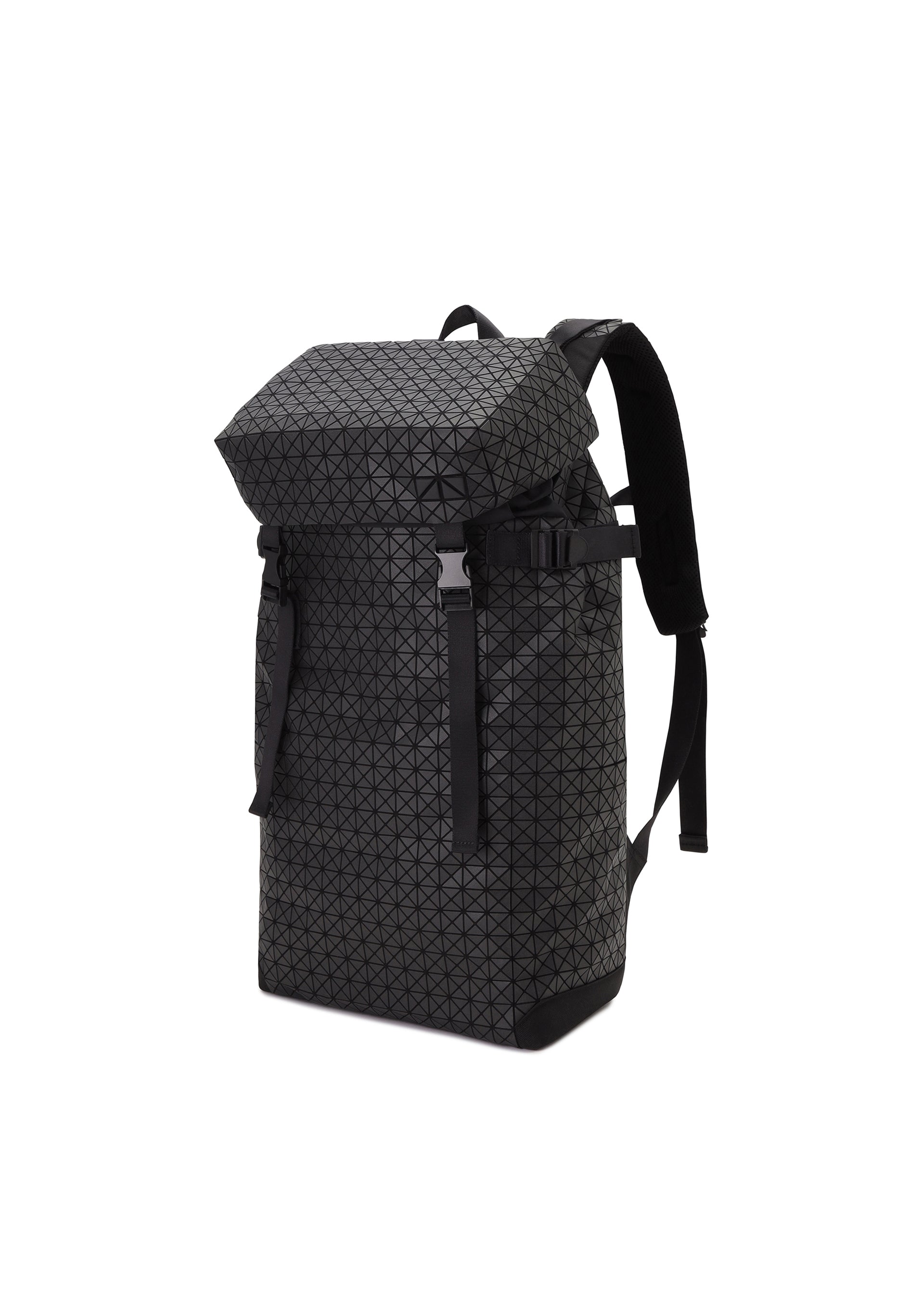HIKER – isseymiyake.com