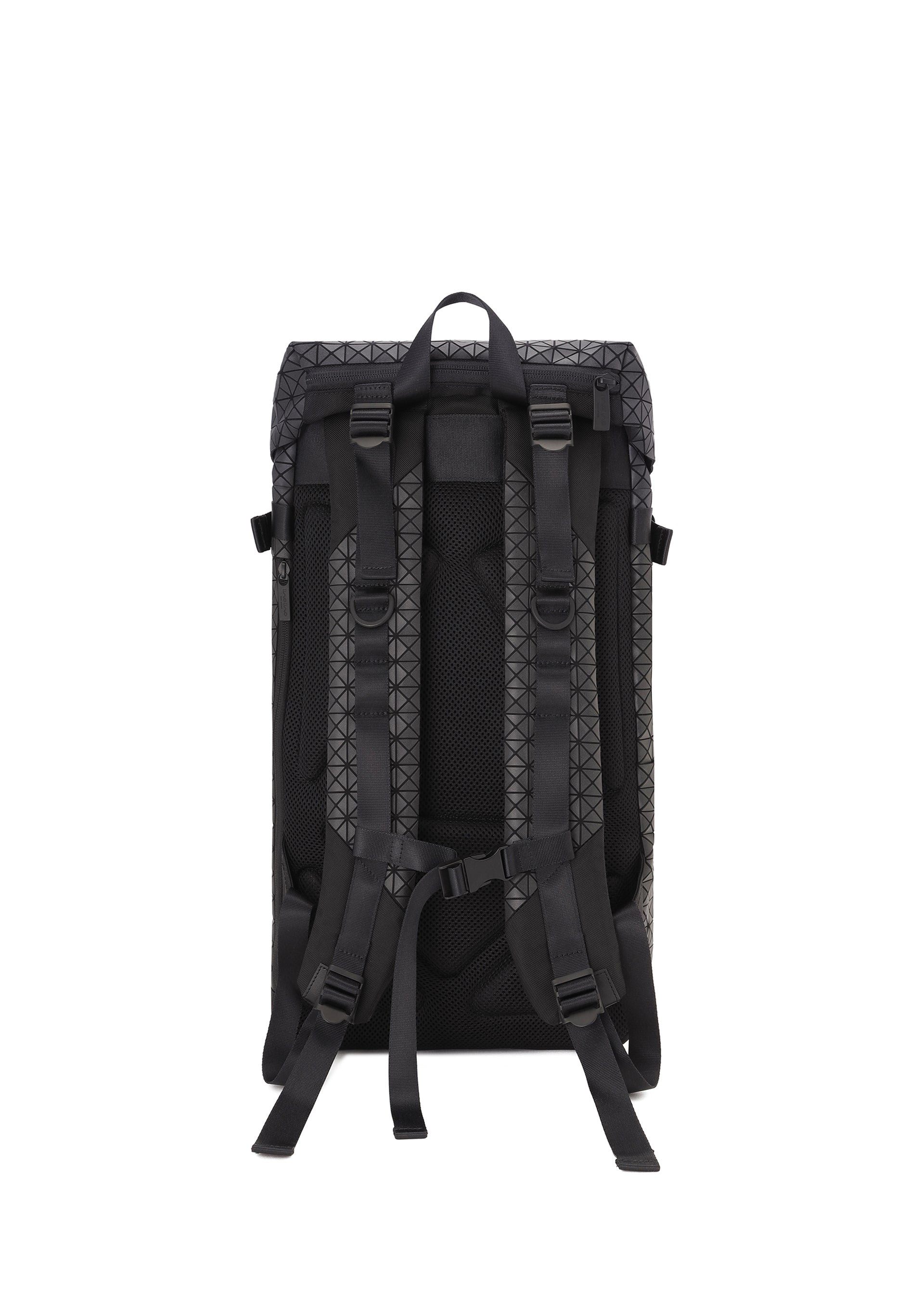 HIKER – isseymiyake.com