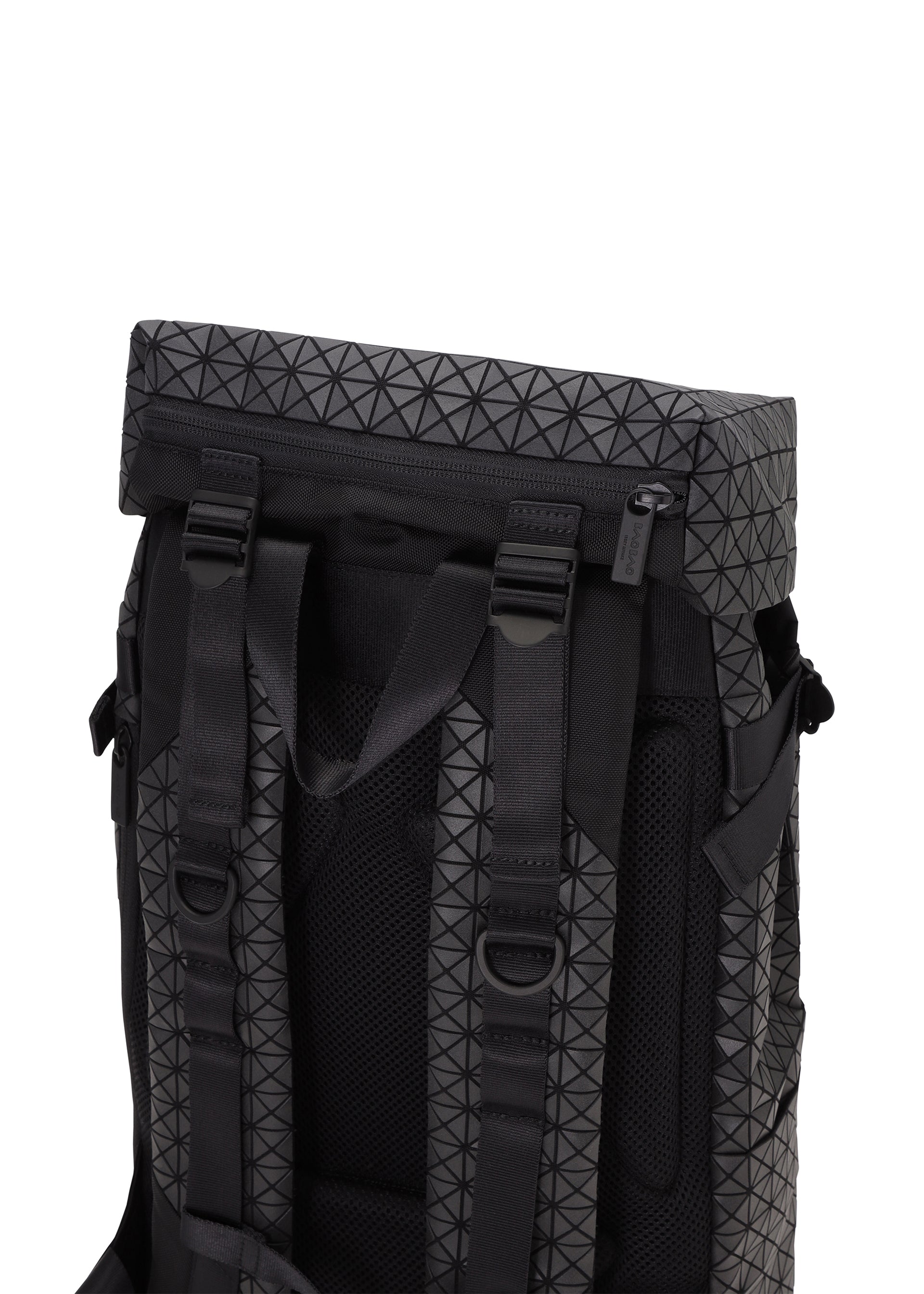 HIKER – isseymiyake.com