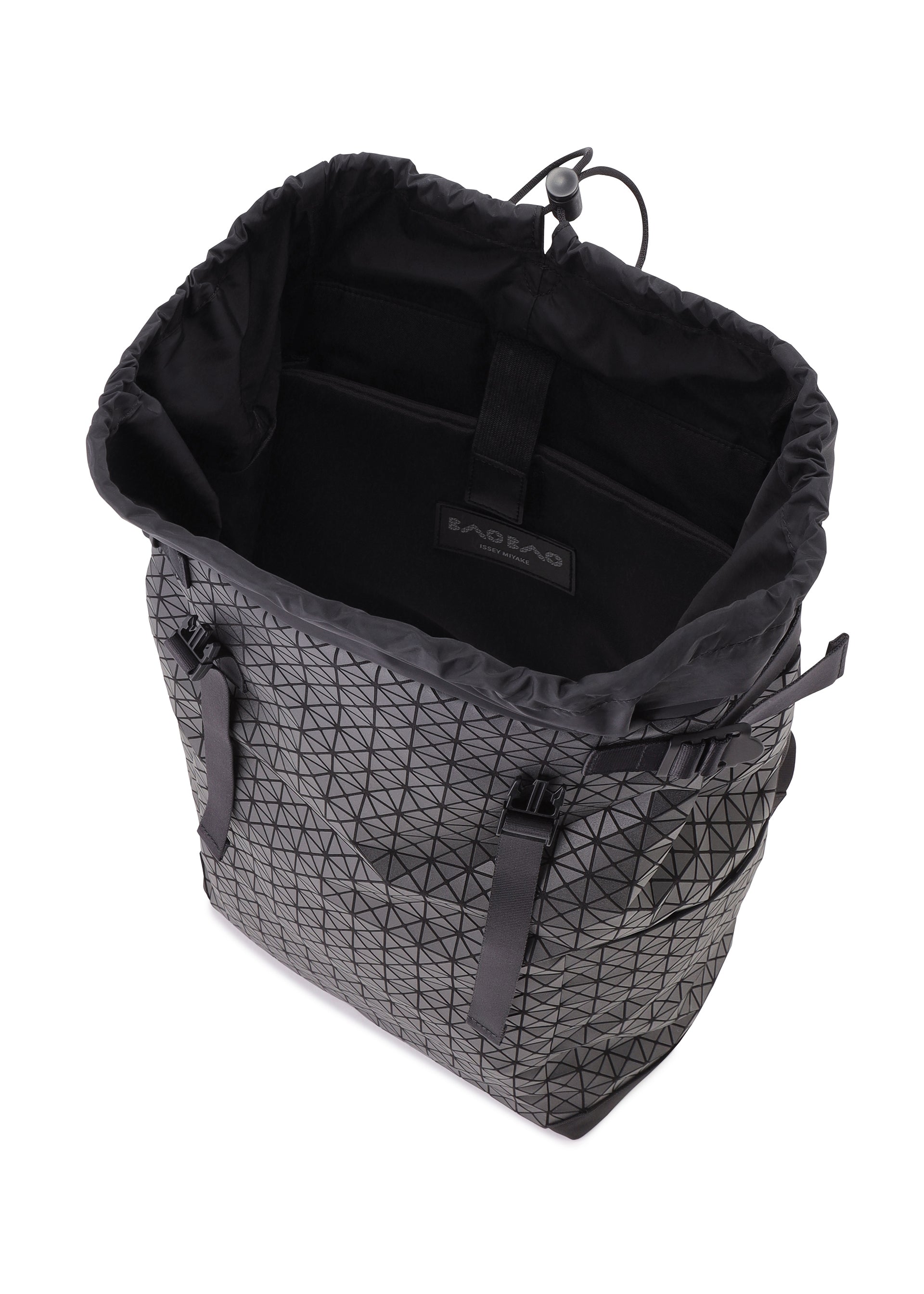 HIKER – isseymiyake.com
