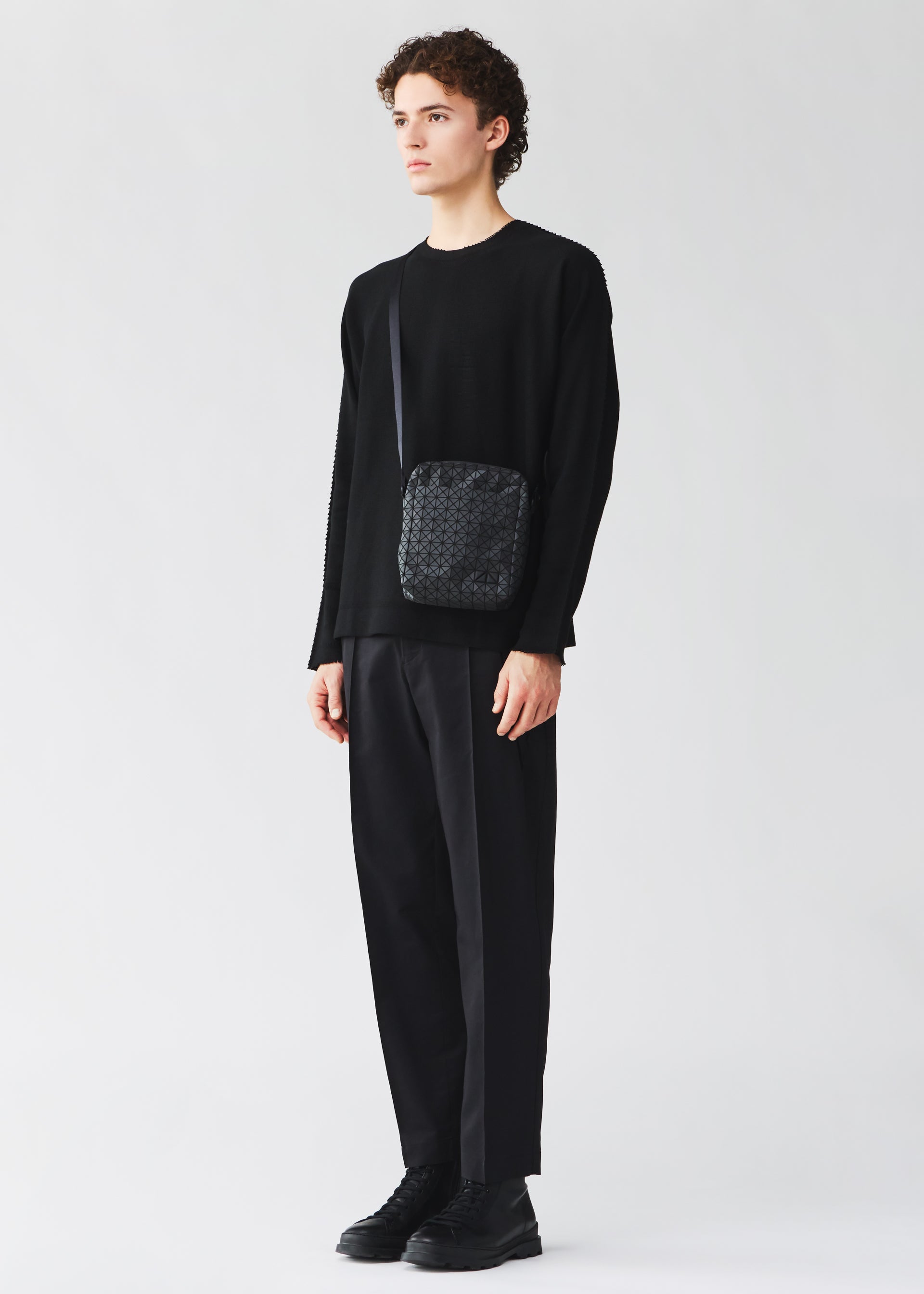 バッグ＆財布／ショルダーバッグ – isseymiyake.com