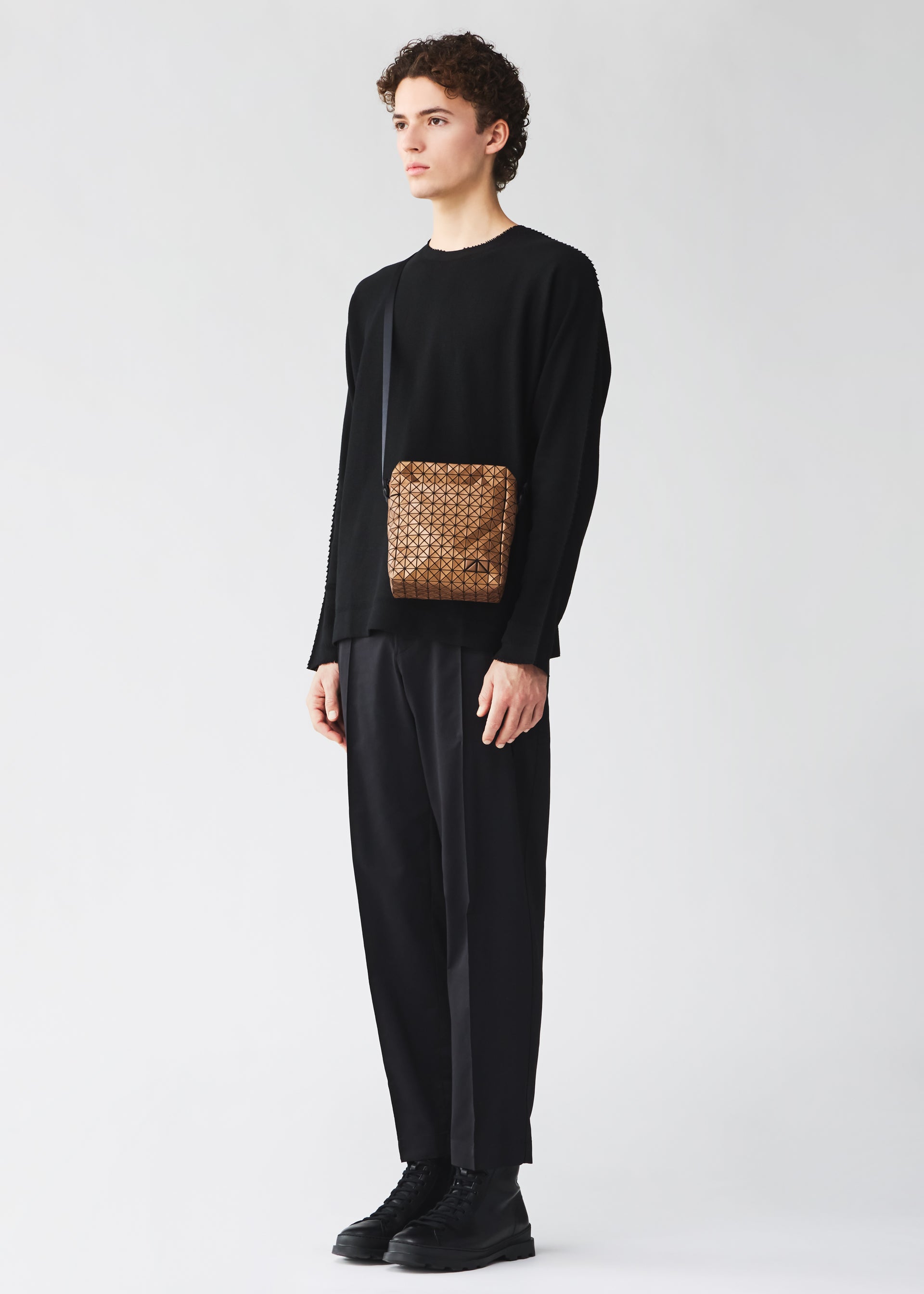 バッグ＆財布／ショルダーバッグ – isseymiyake.com