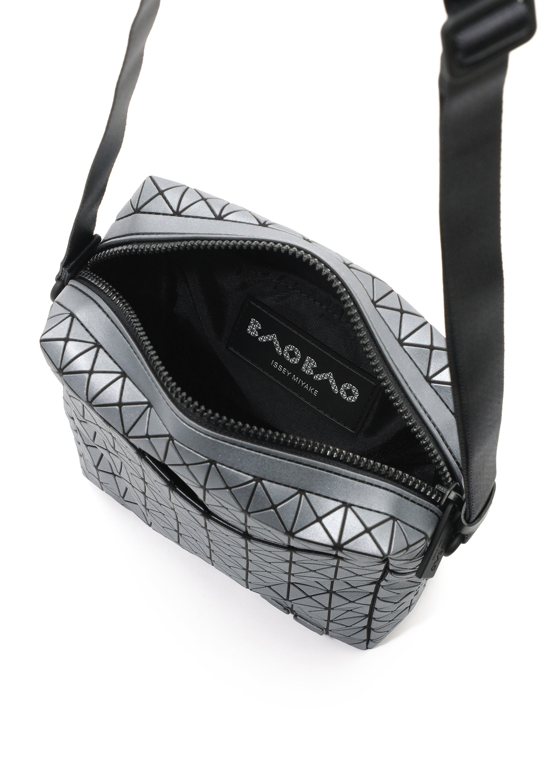 VOYAGER REFLECTOR – isseymiyake.com