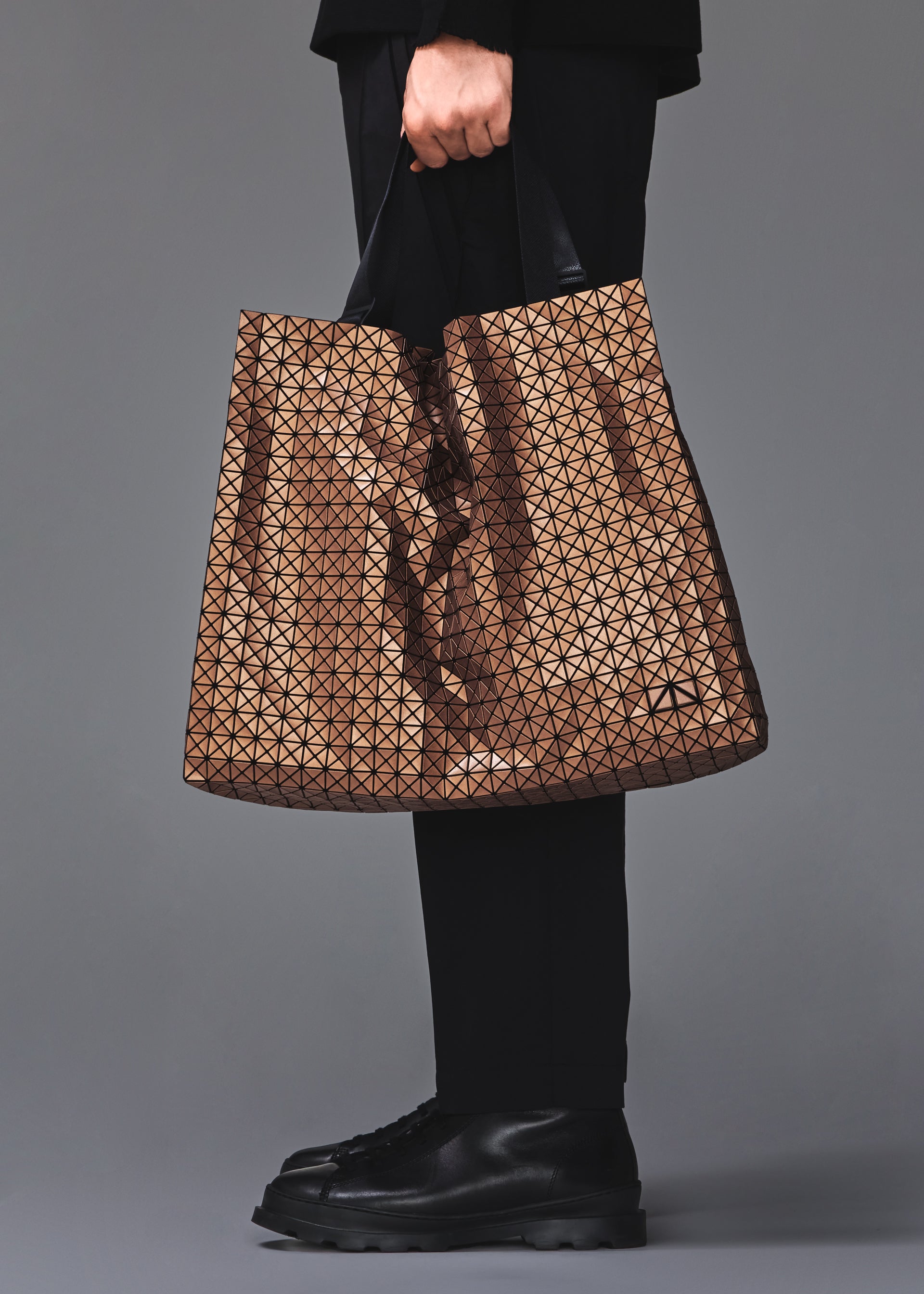 バッグ TOMOKOIZUMI CART REFLECTOR – isseymiyake.com