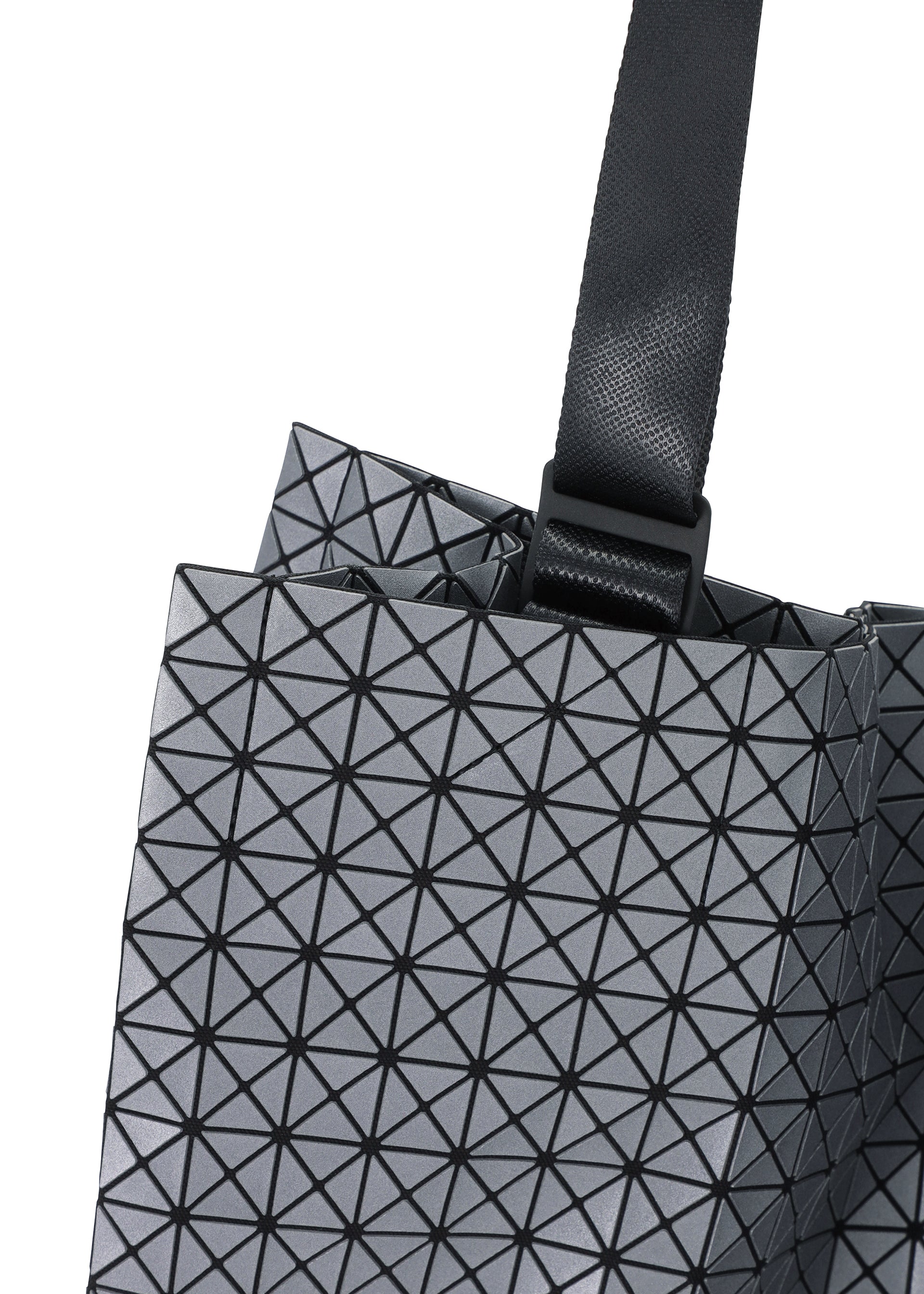 CART REFLECTOR – isseymiyake.com