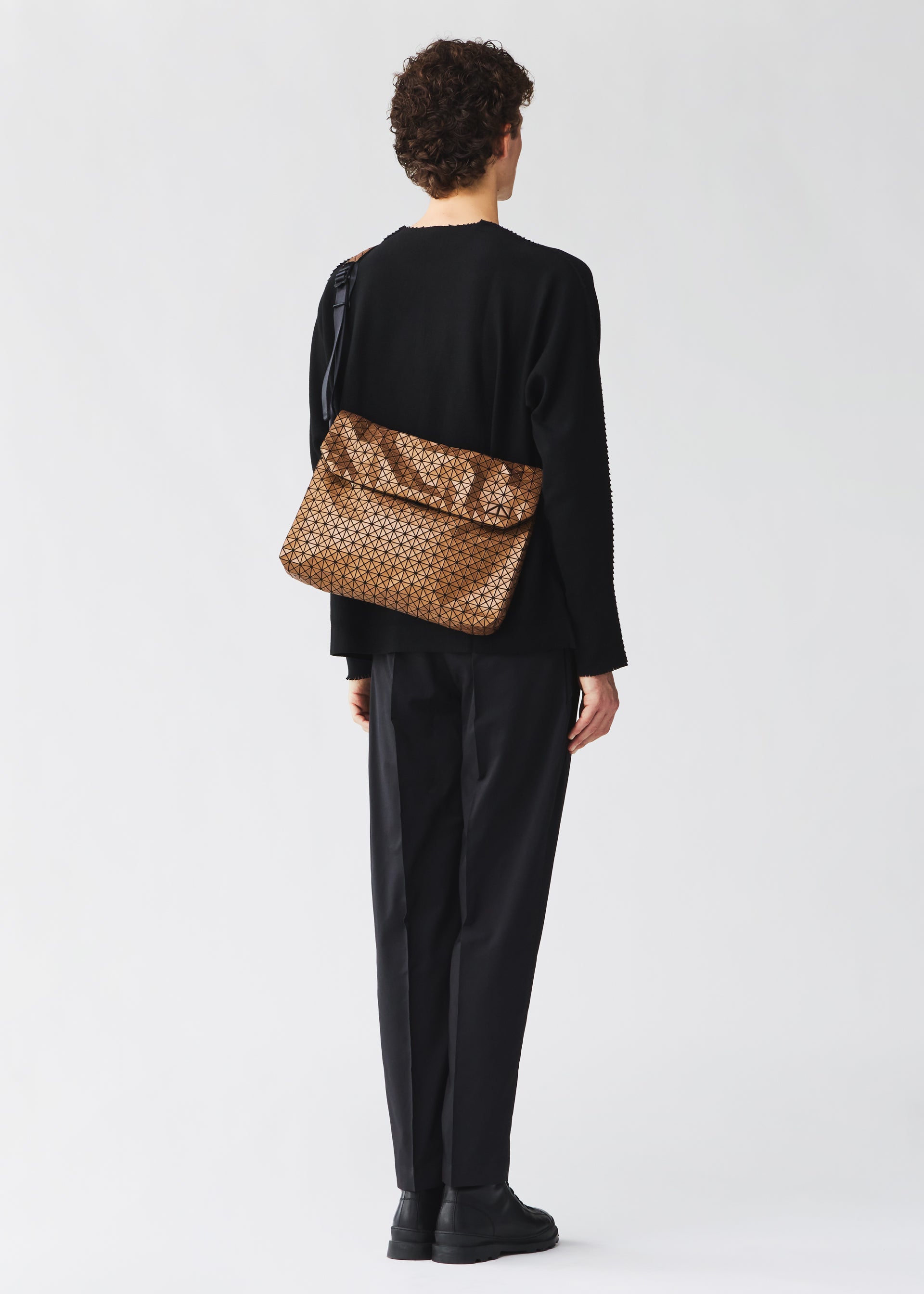 FROGGY REFLECTOR – isseymiyake.com