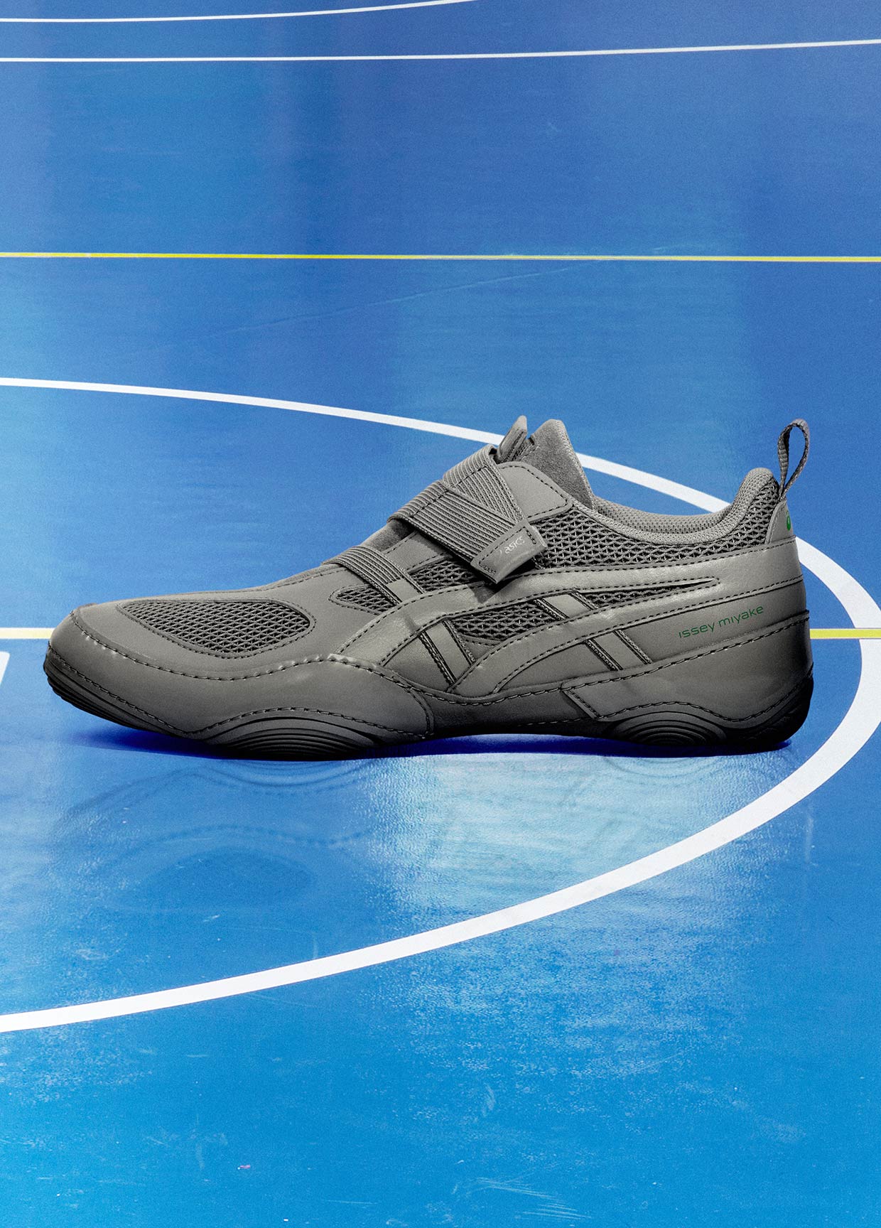 ISSEY MIYAKE FOOT LOOK 03