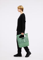MOKKO TWILL、バッグ&財布_トートバッグ、着用画像1