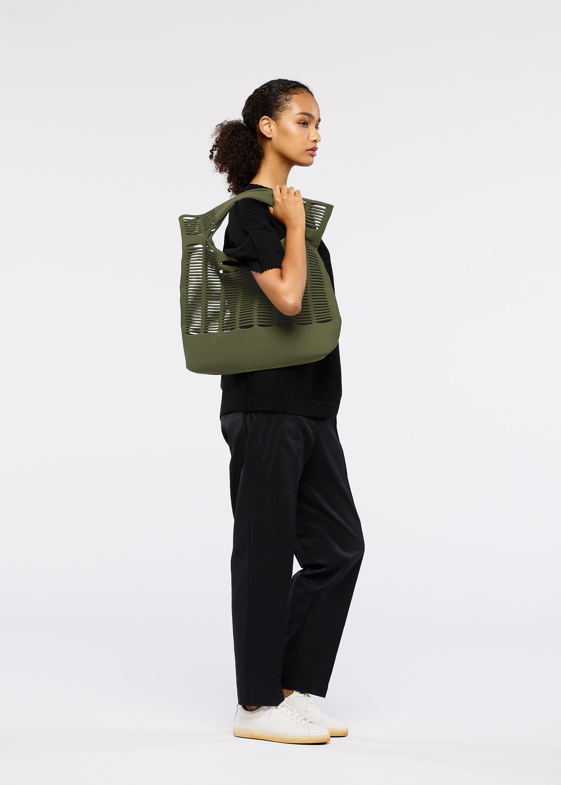 MOKKO TOWN SHOULDER – isseymiyake.com