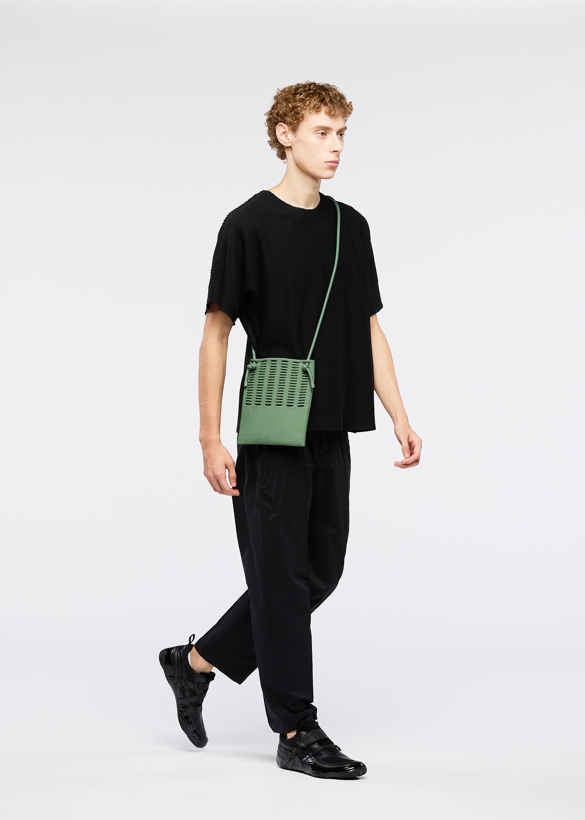 MOKKO KNAPSACK、バッグ&財布_ショルダーバッグ、着用画像2