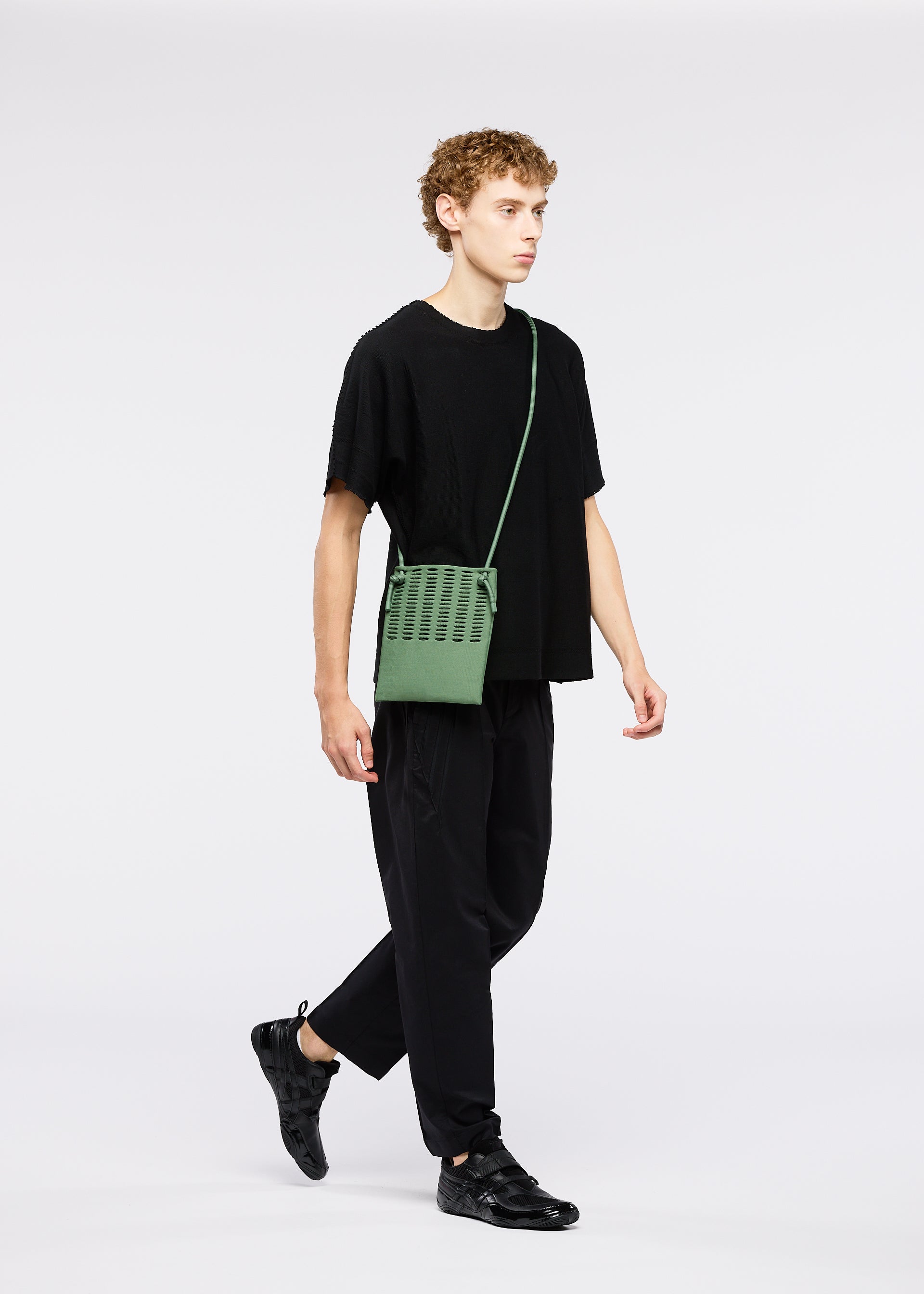 MOKKO KNAPSACK、バッグ&財布_ショルダーバッグ、着用画像2