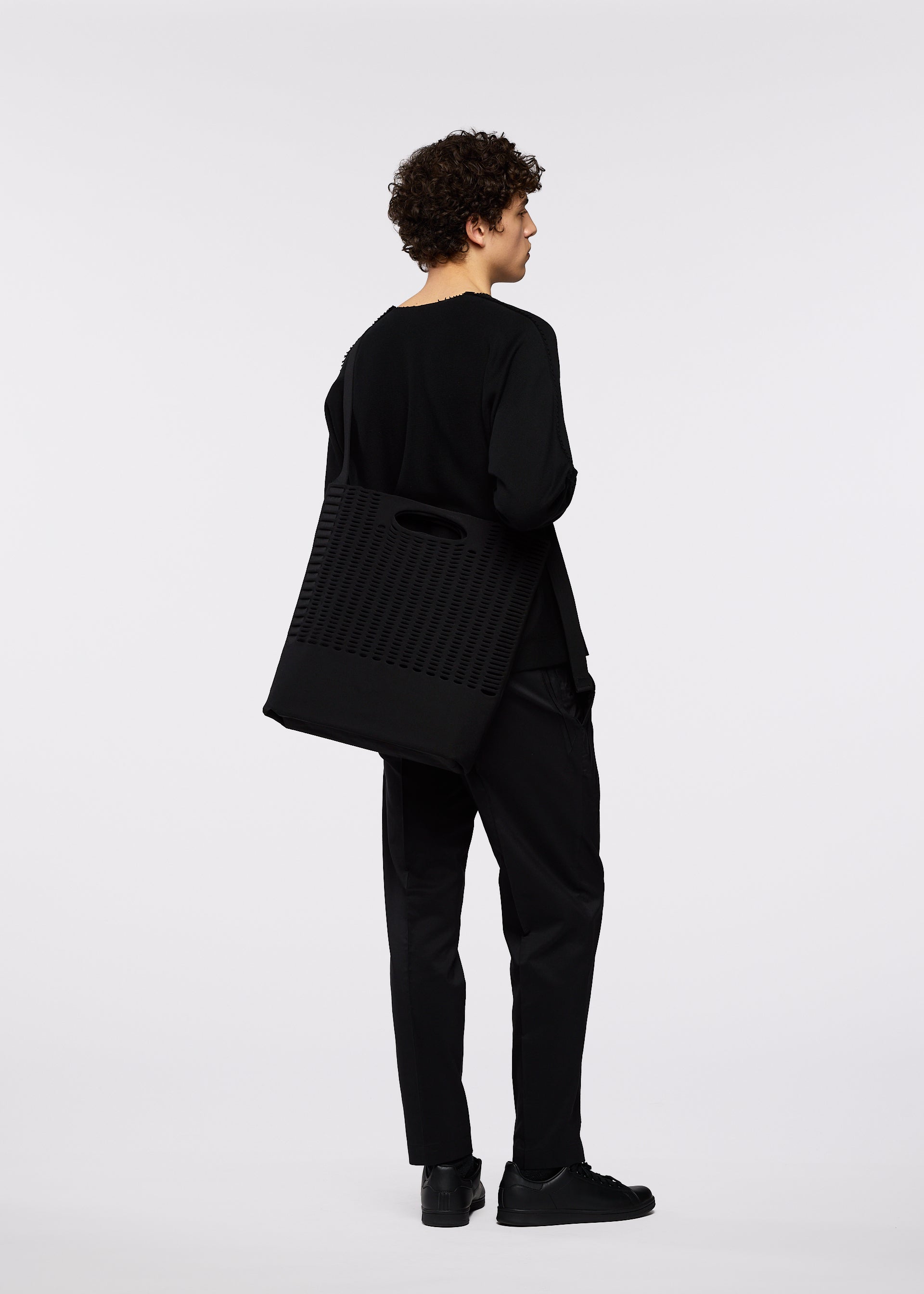 バッグ＆財布／ショルダーバッグ – isseymiyake.com