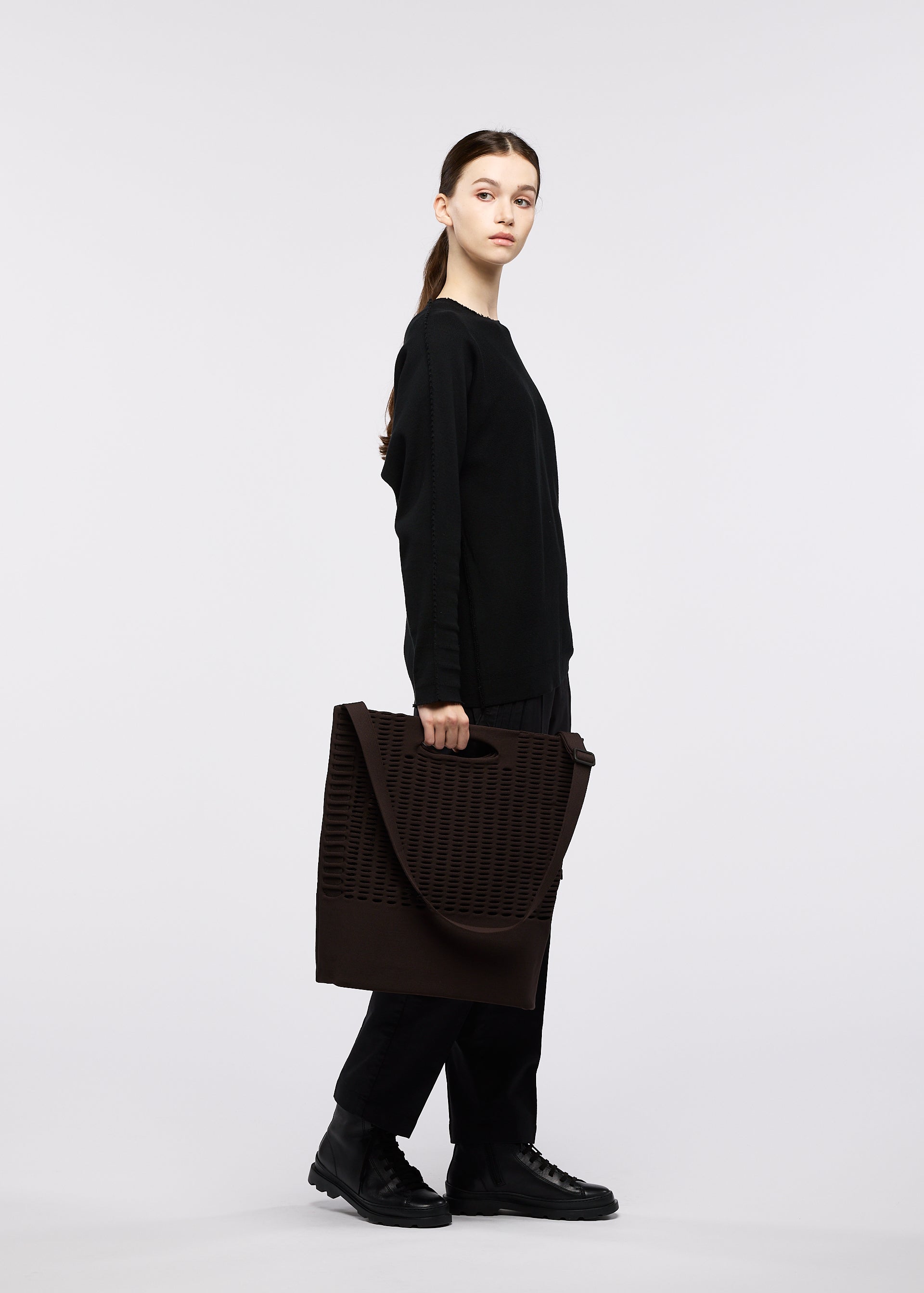 MOKKO MONO GRIP、バッグ&財布_ショルダーバッグ、着用画像2
