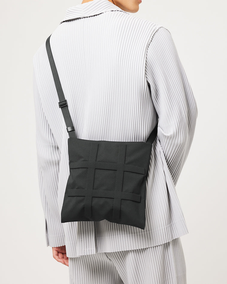 希少 GOOD GOODS ISSEY MIYAKE GRID トートバッグ 黒 アイテムのご紹介「GRID」 – isseymiyake.com
