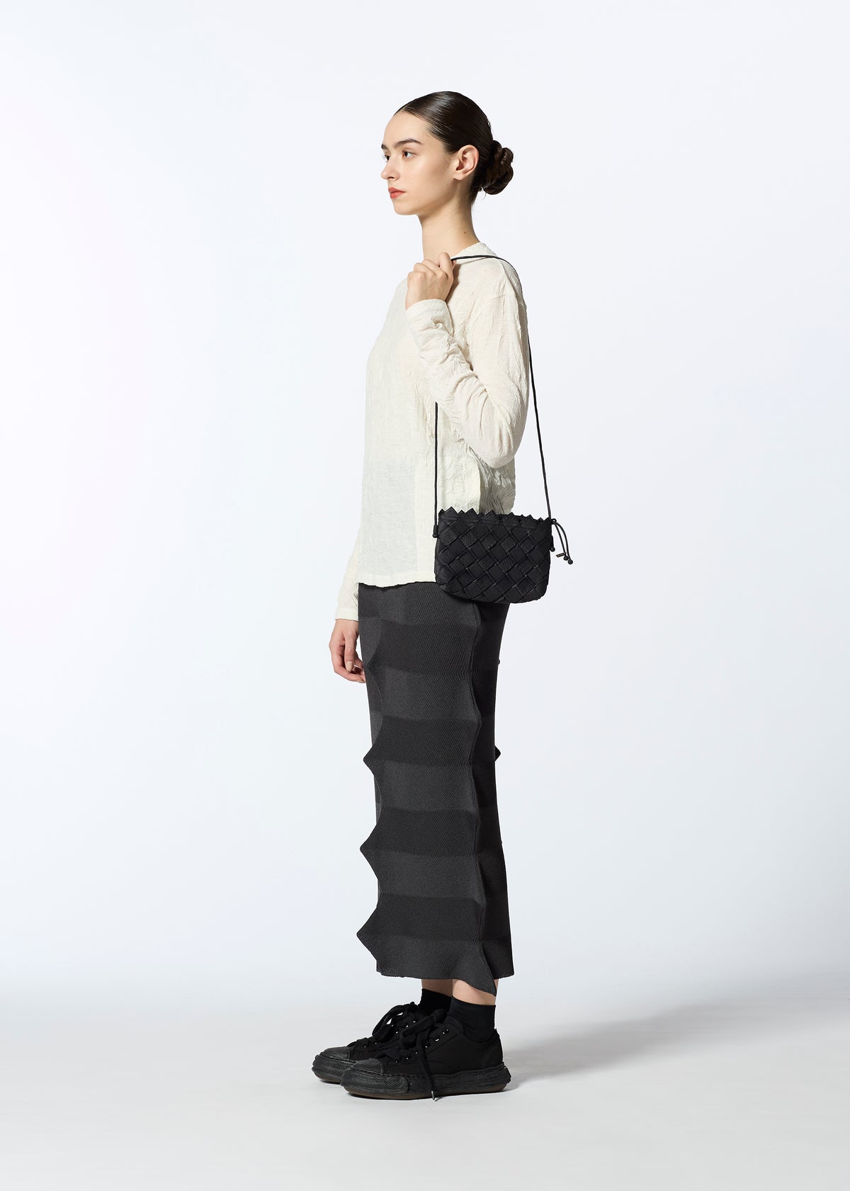 WOVEN TAPE BAG、バッグ&財布_ショルダーバッグ、着用画像1