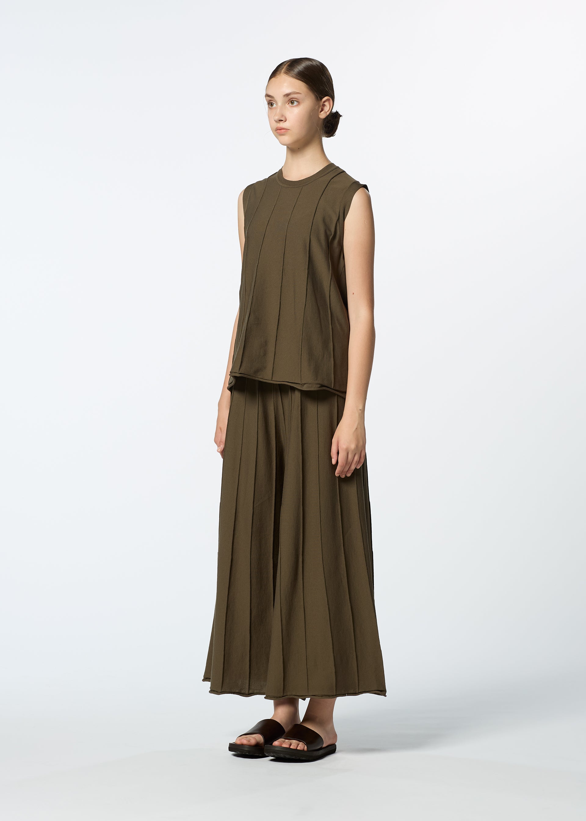 定価以下新作HaaT ISSEY MIYAKE RADIAL LINE KNIT RADIAL LINE KNIT – isseymiyake.com