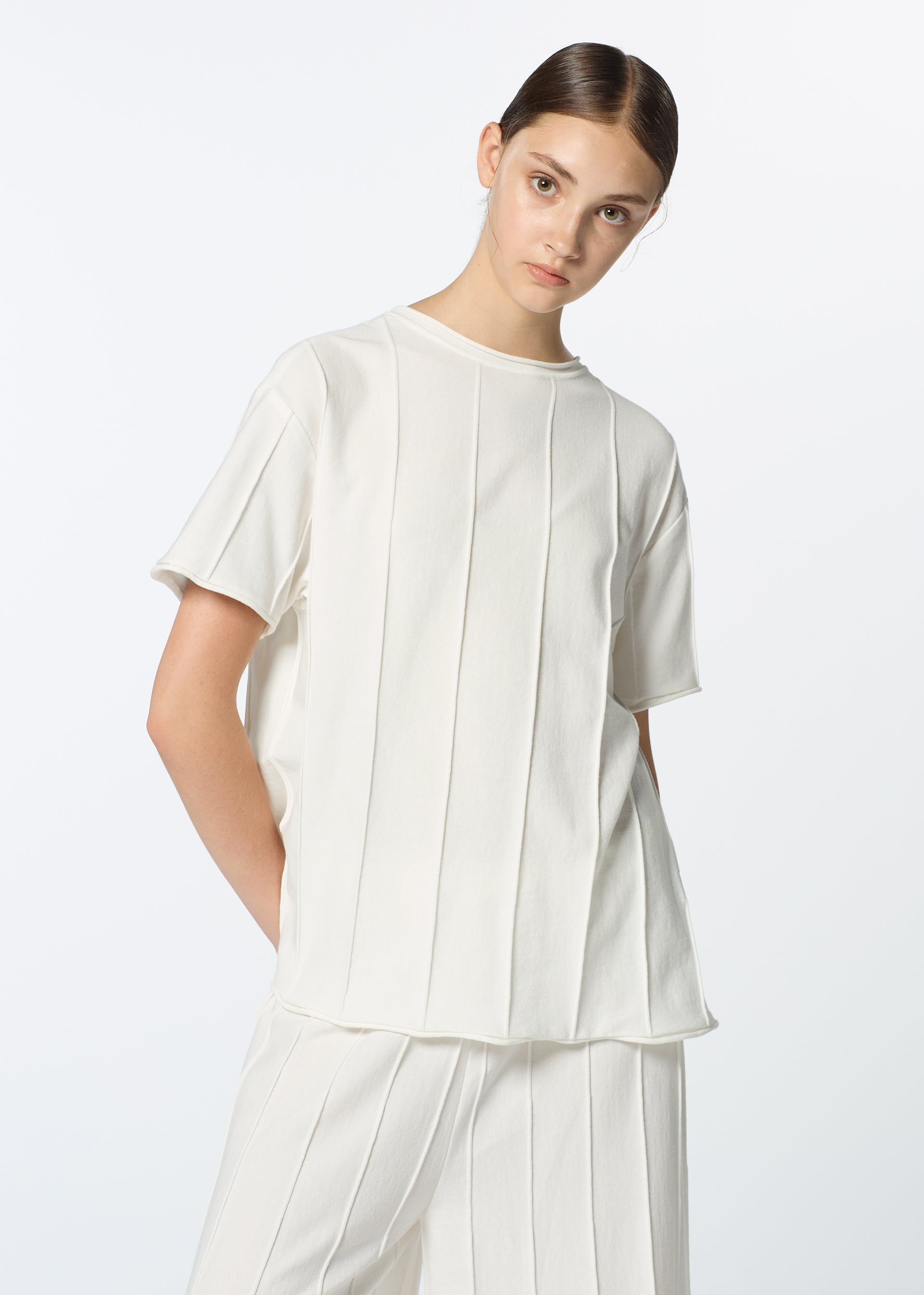 定価以下新作HaaT ISSEY MIYAKE RADIAL LINE KNIT RADIAL LINE KNIT – isseymiyake.com