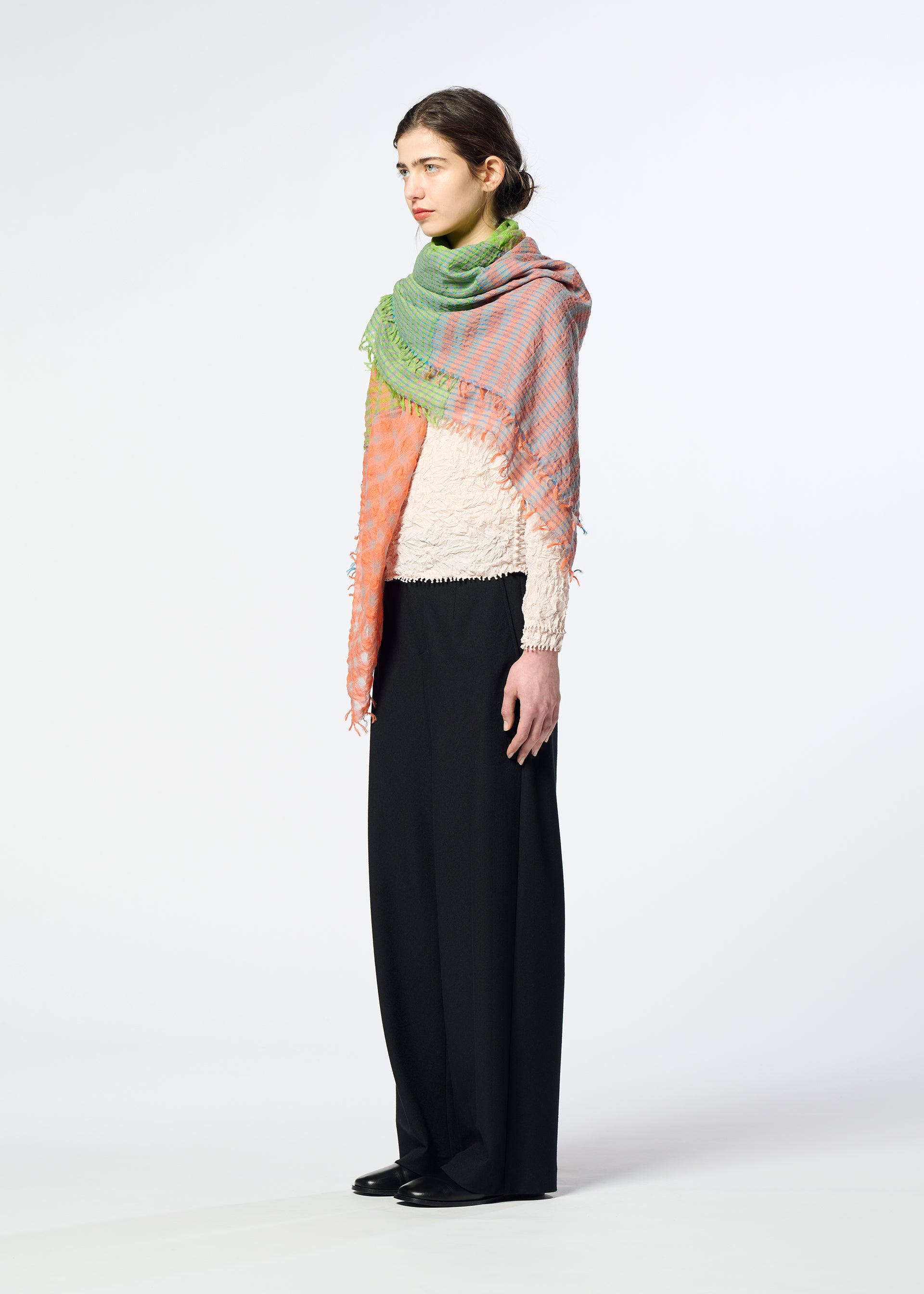 TRIPLY SQUARE STOLE – isseymiyake.com