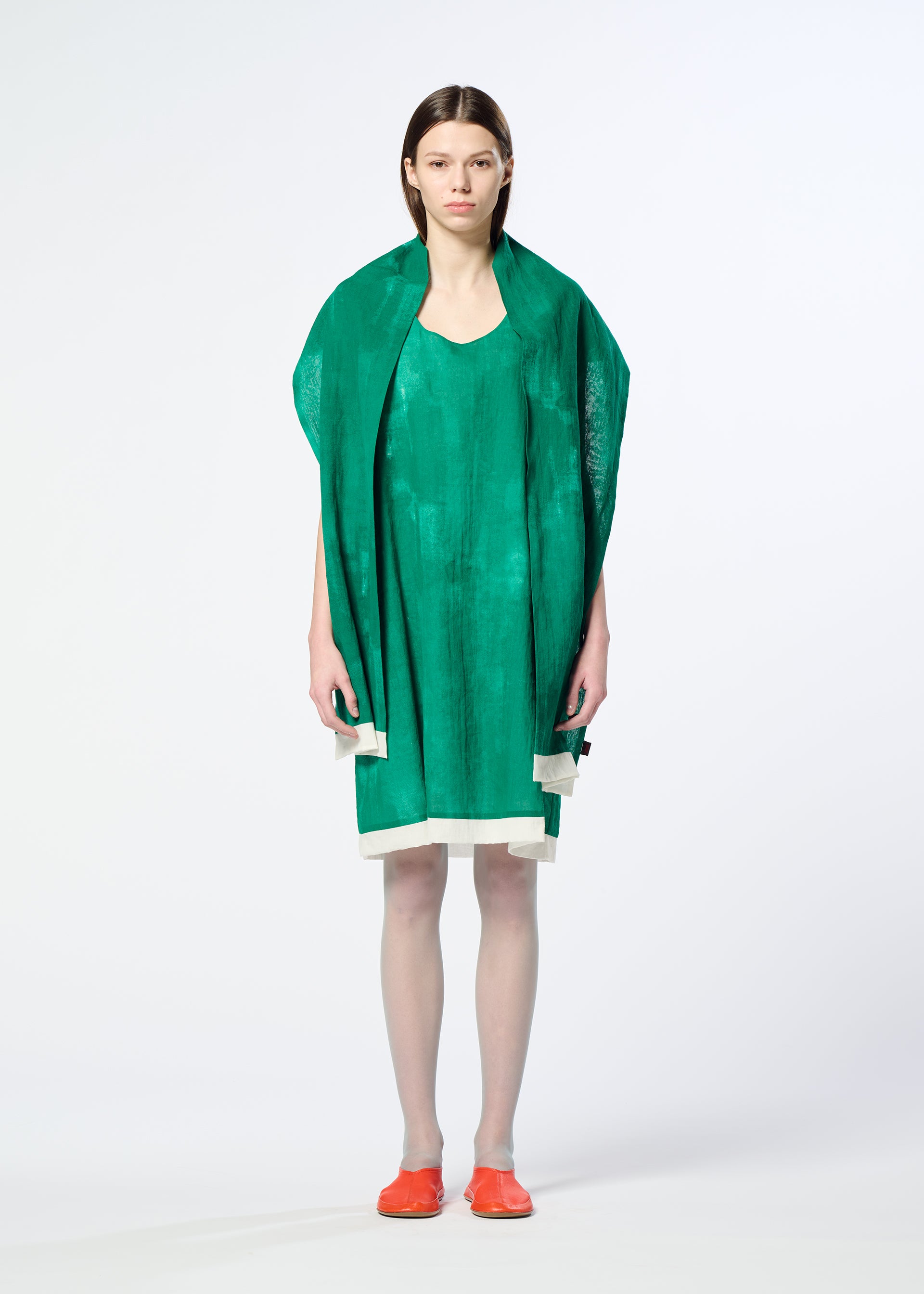 WALL WHITE HEM – isseymiyake.com