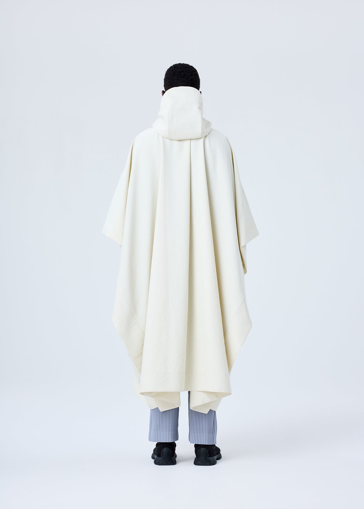 ISSEY MIYAKEhommeのモモンガ風ボタンレスロングコート こう