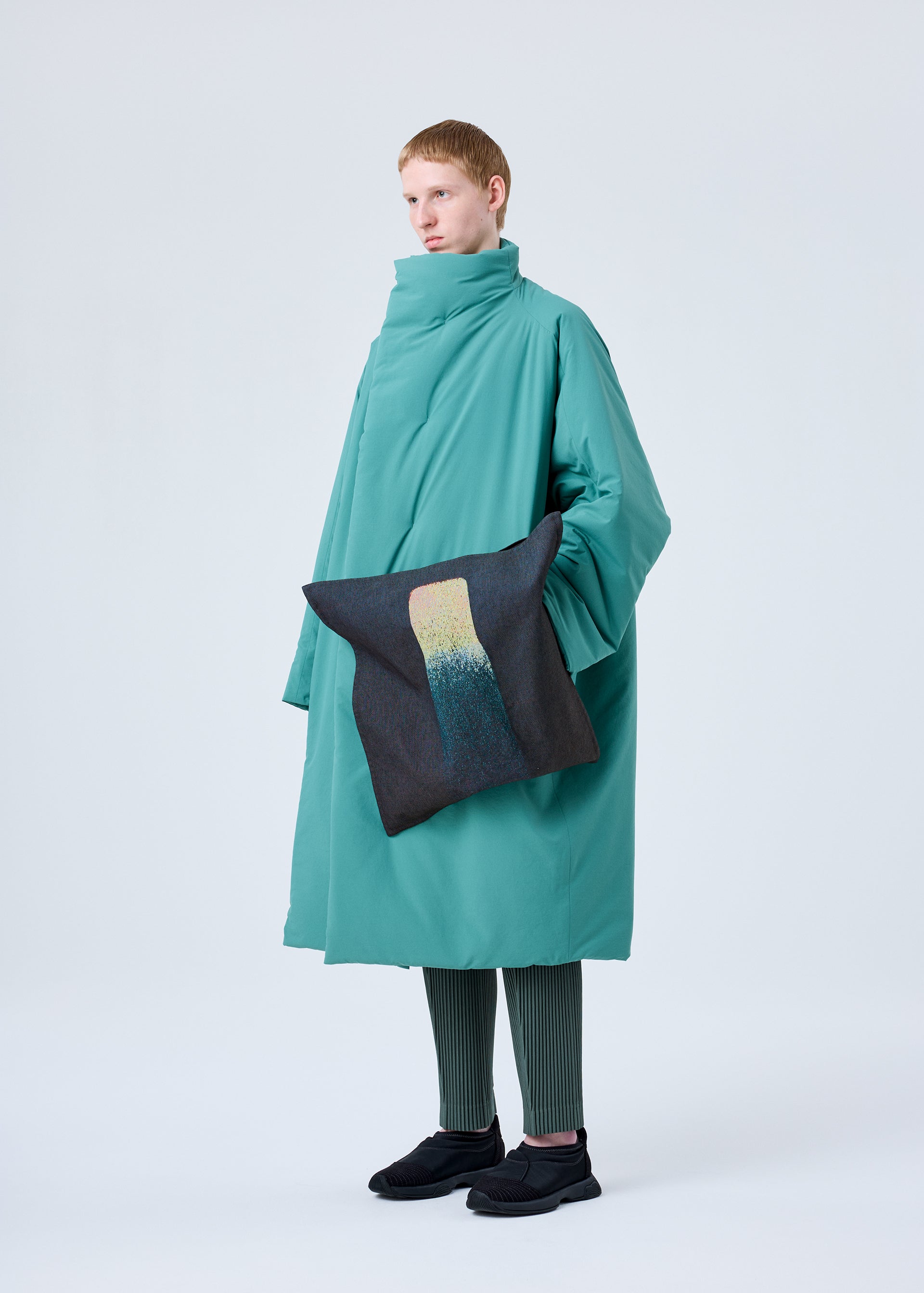 RB_STYLO-BILLE CUSHION COAT – isseymiyake.com
