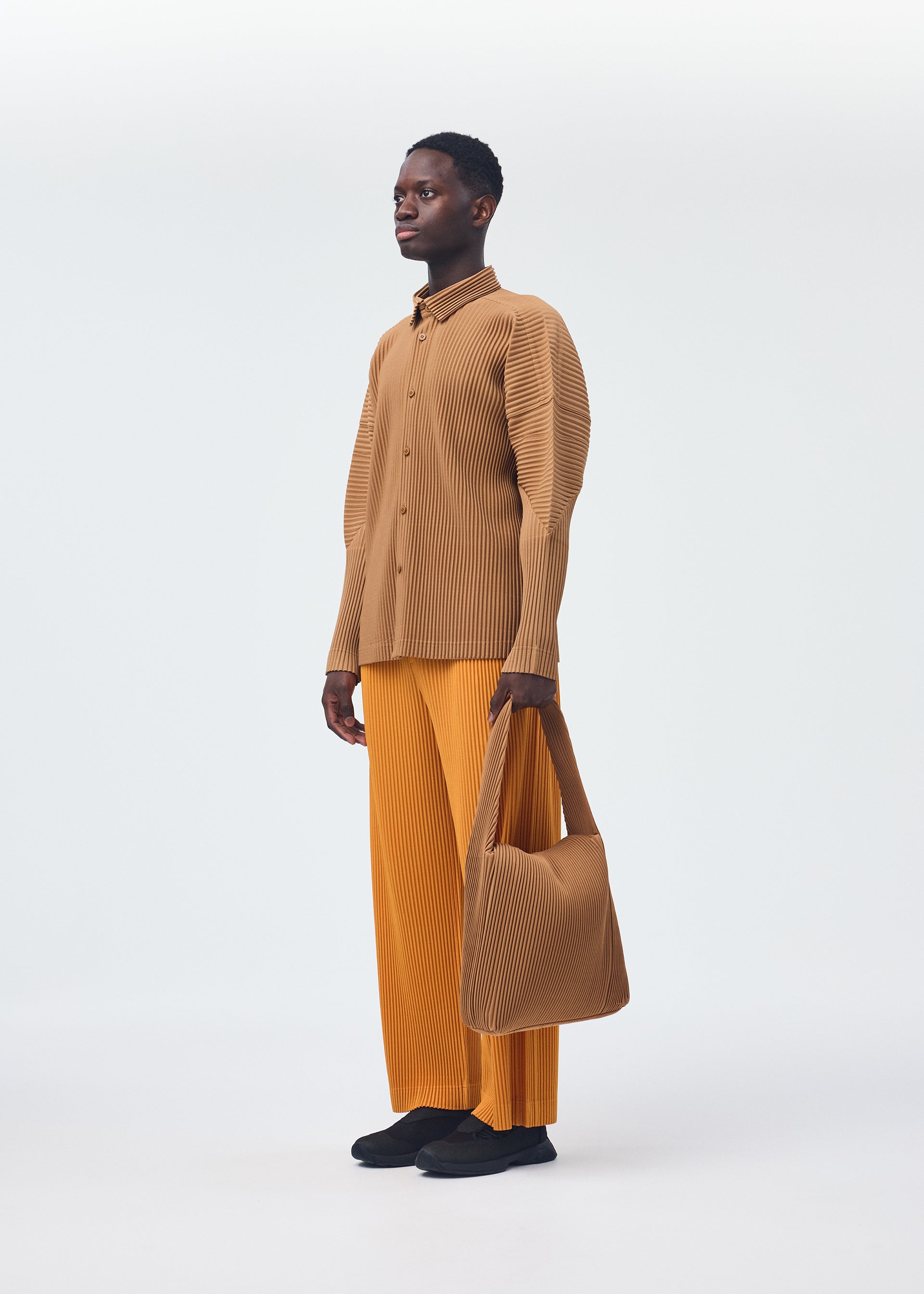 ROUNDED SQUARE BAG、バッグ&財布_ショルダーバッグ、着用画像1