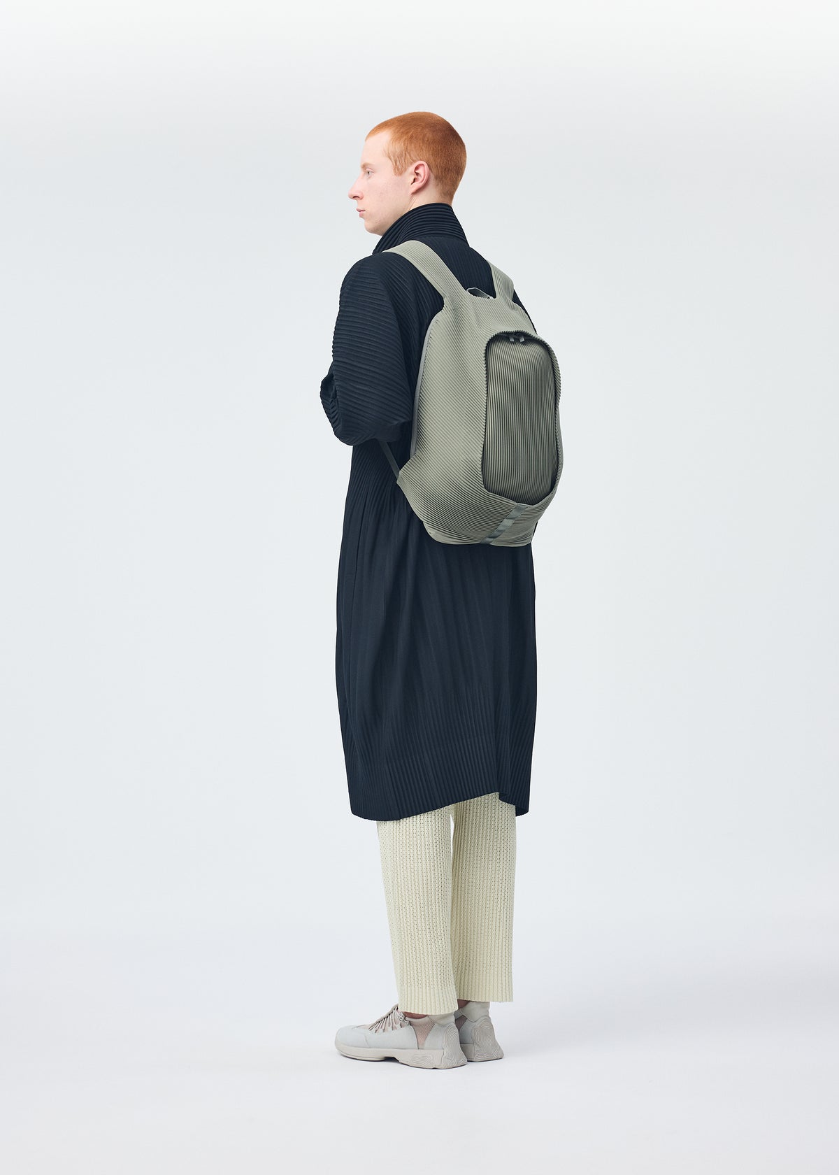 PLEATS BACKPACK、バッグ&財布_バックパック、着用画像2