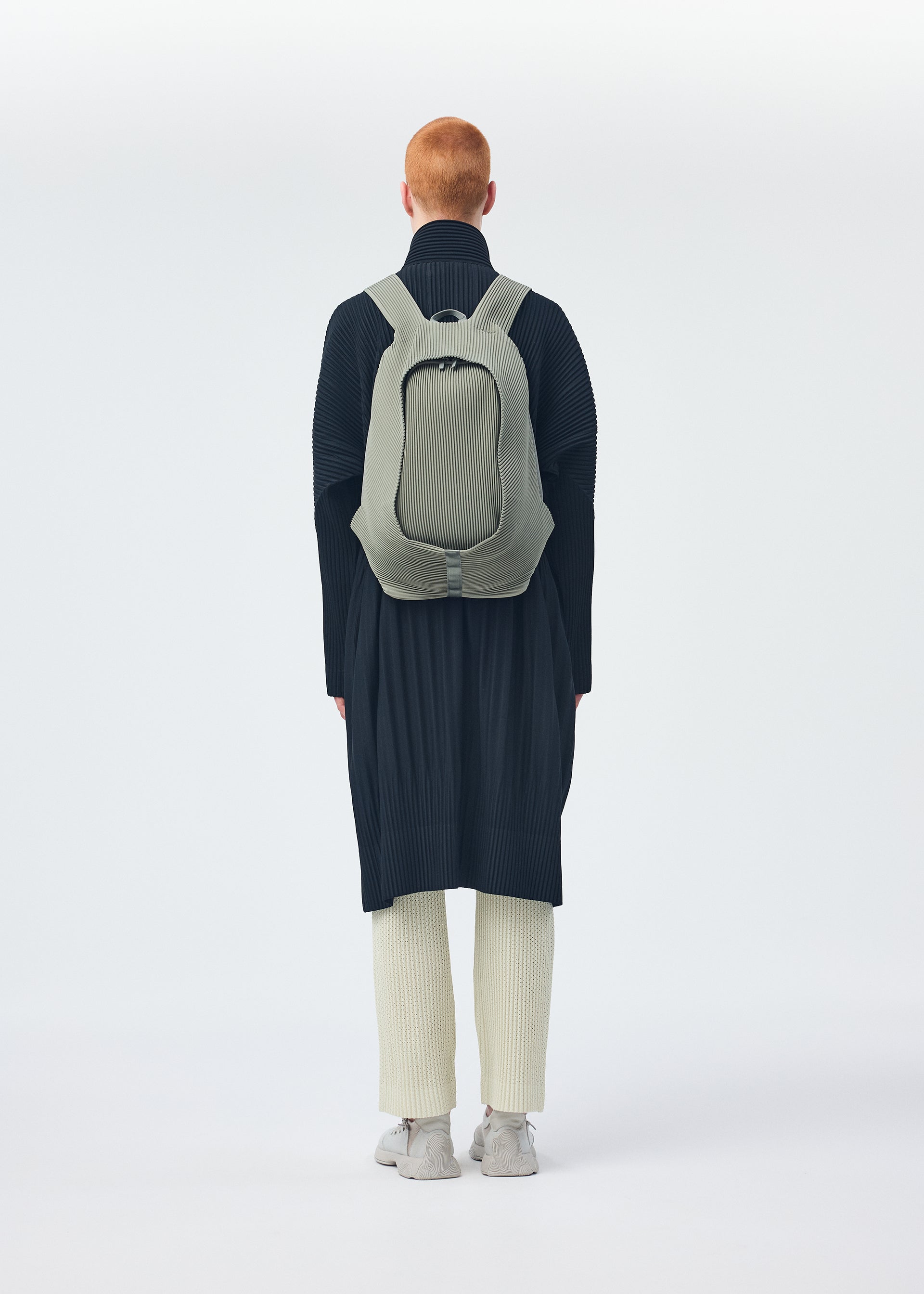 PLEATS BACKPACK、バッグ&財布_バックパック、着用画像3