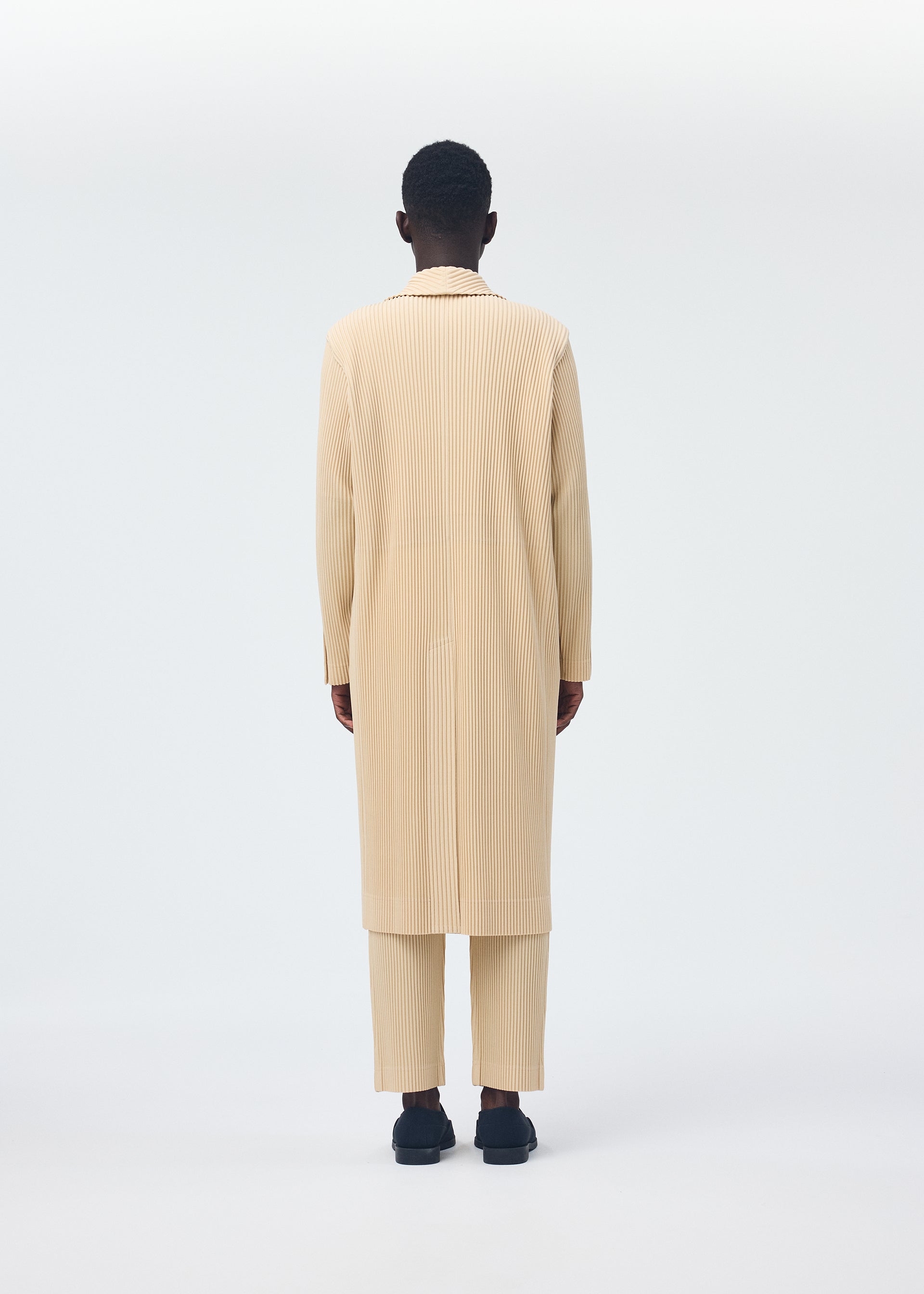 TAILORED PLEATS 2 – isseymiyake.com