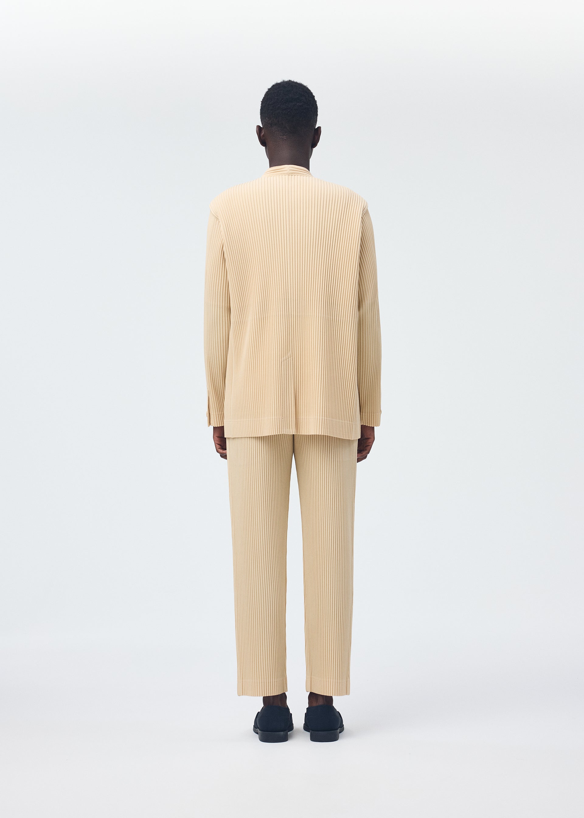 TAILORED PLEATS 2 – isseymiyake.com
