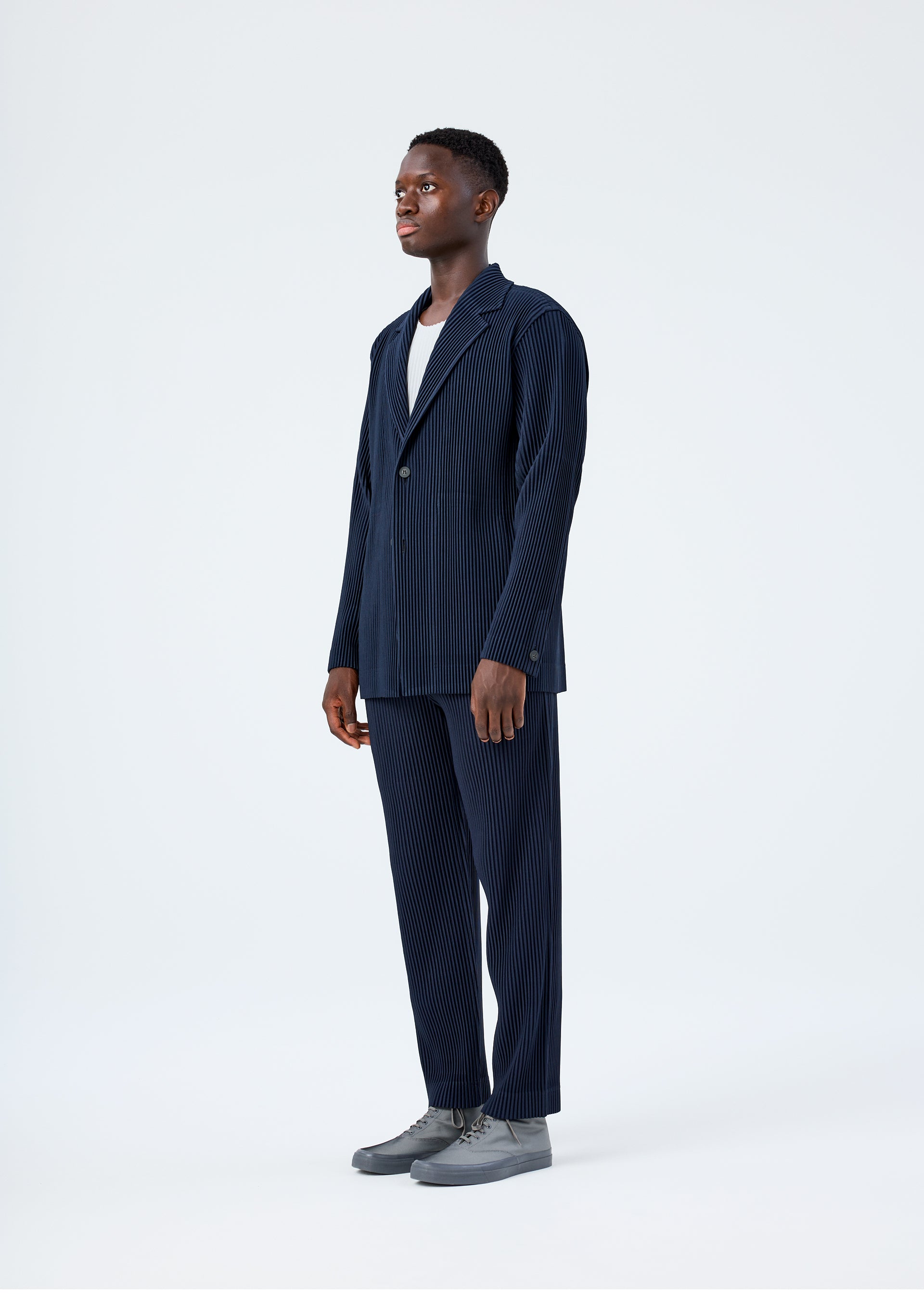 BASICS – isseymiyake.com BASICS – isseymiyake.com