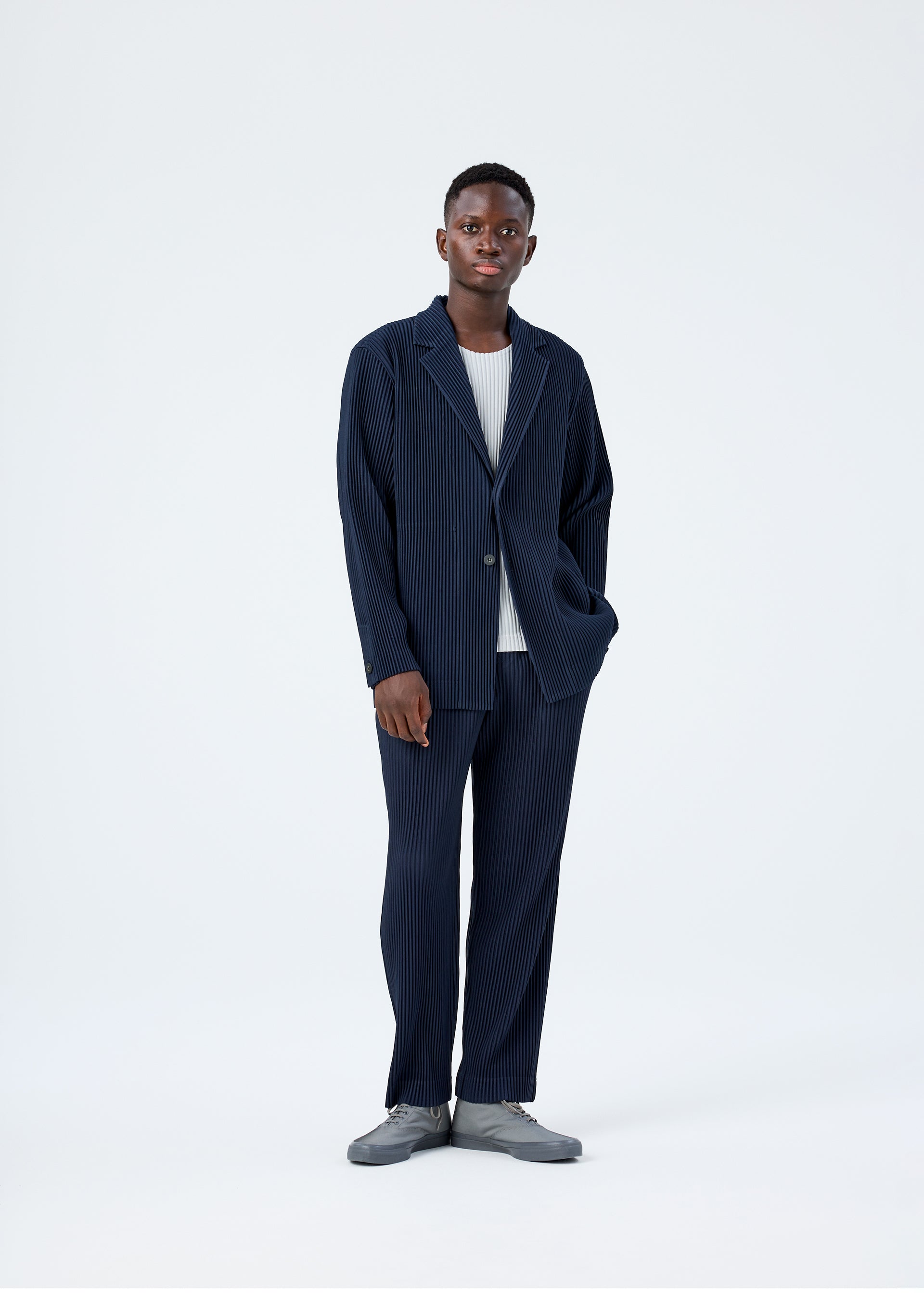 BASICS – isseymiyake.com BASICS – isseymiyake.com