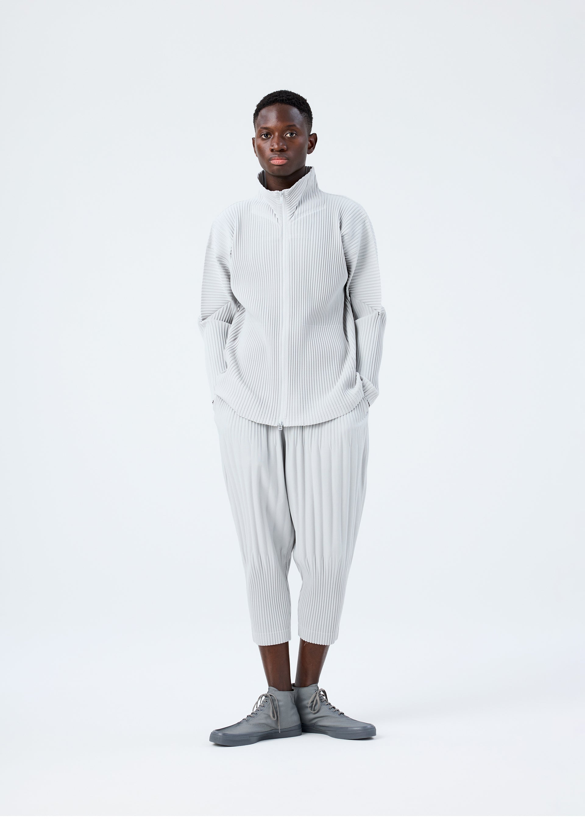 ISSEY MIYAKE A-POC ハイネック長袖デザインカットソー グレー BASICS – isseymiyake.com