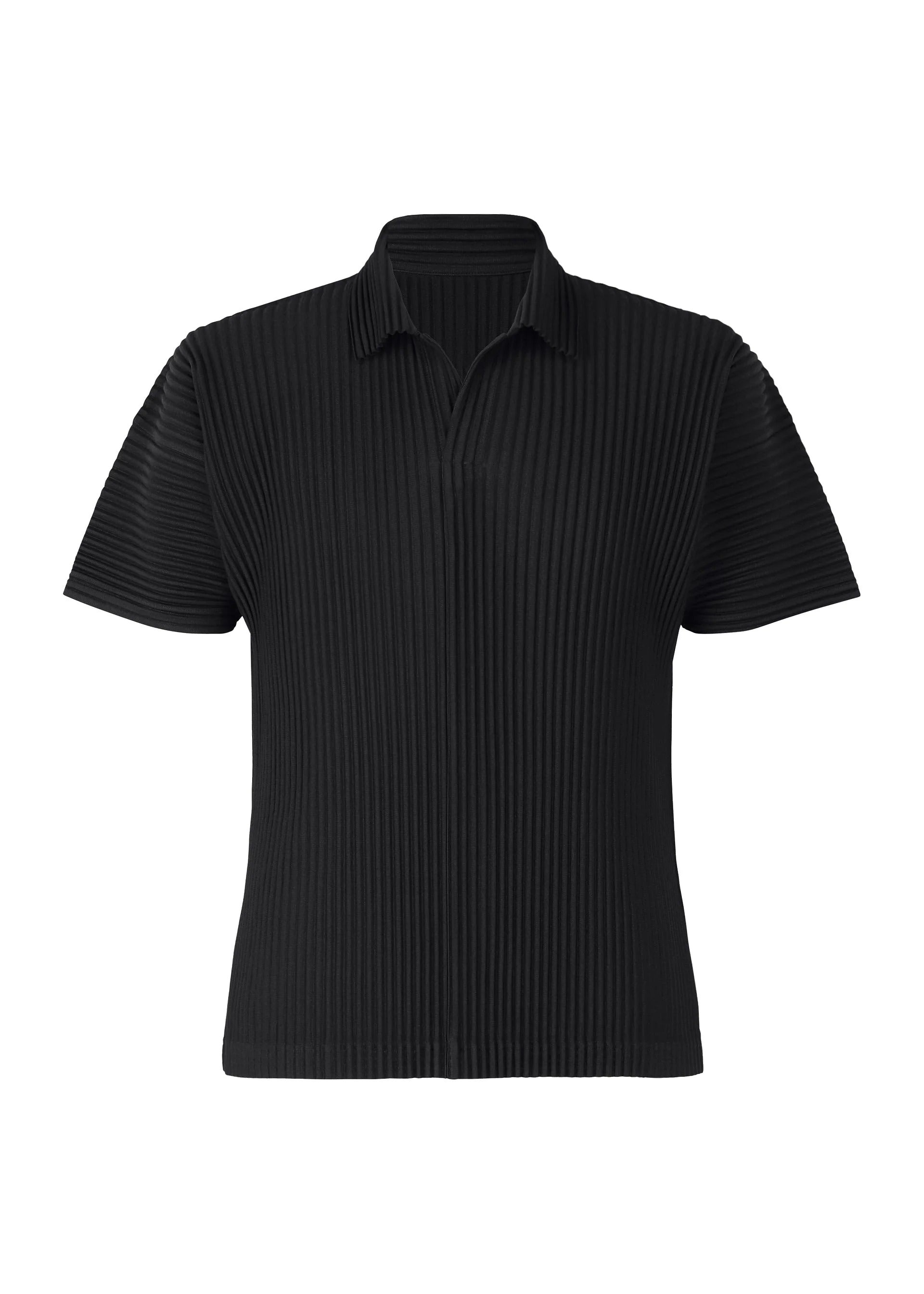 HOMME PLISSÉ ISSEY MIYAKE BASICSの黒い半袖トップス