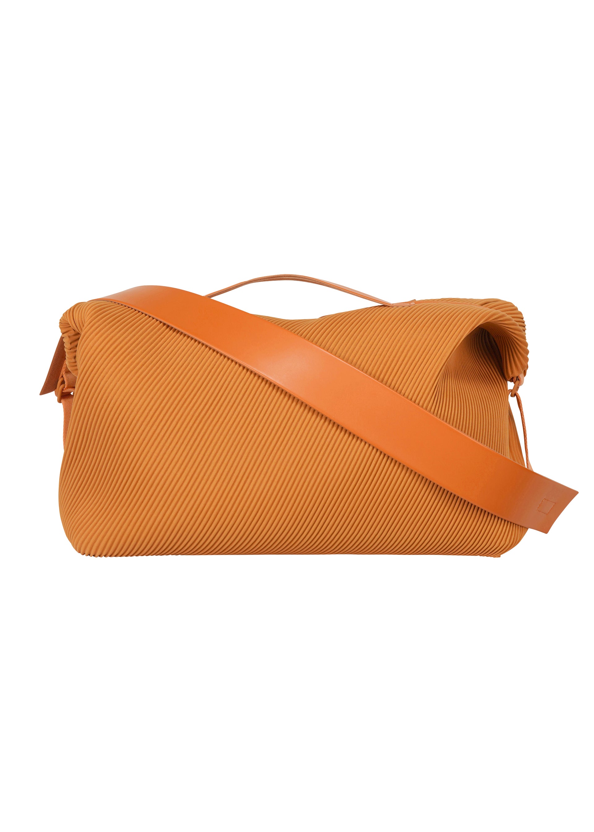 PLEATS TRAVEL BAG – isseymiyake.com