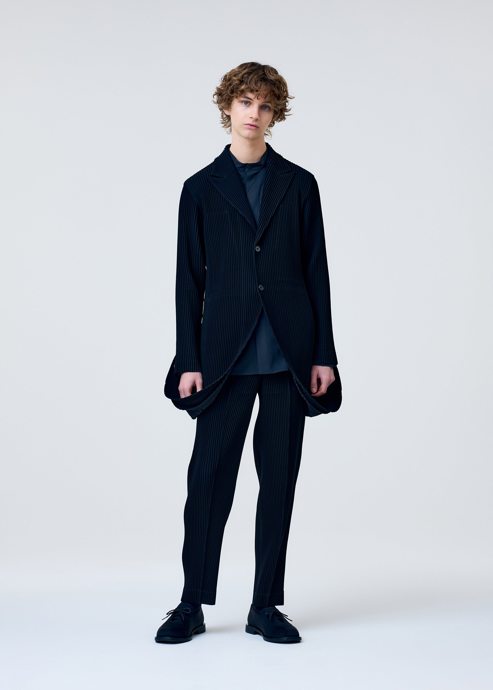 TUXEDO PLEATS – isseymiyake.com