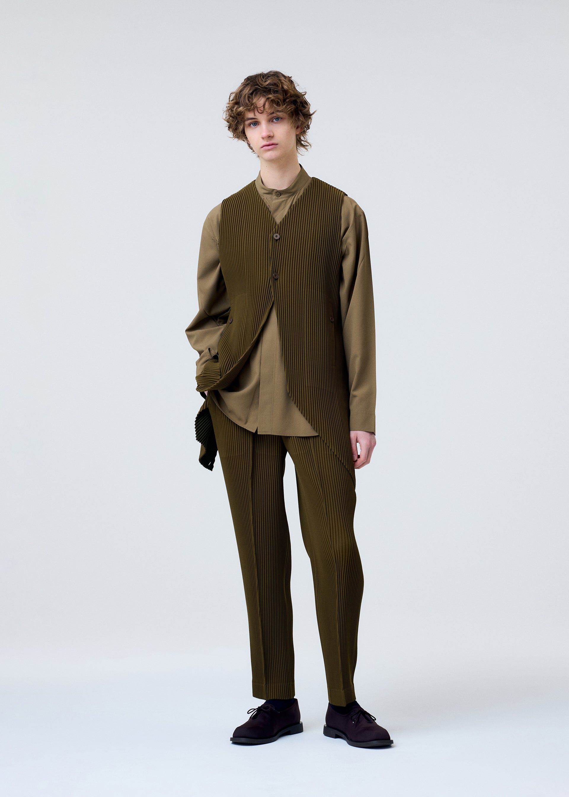 TUXEDO PLEATS、メンズ_トップス_ベスト、着用画像1
